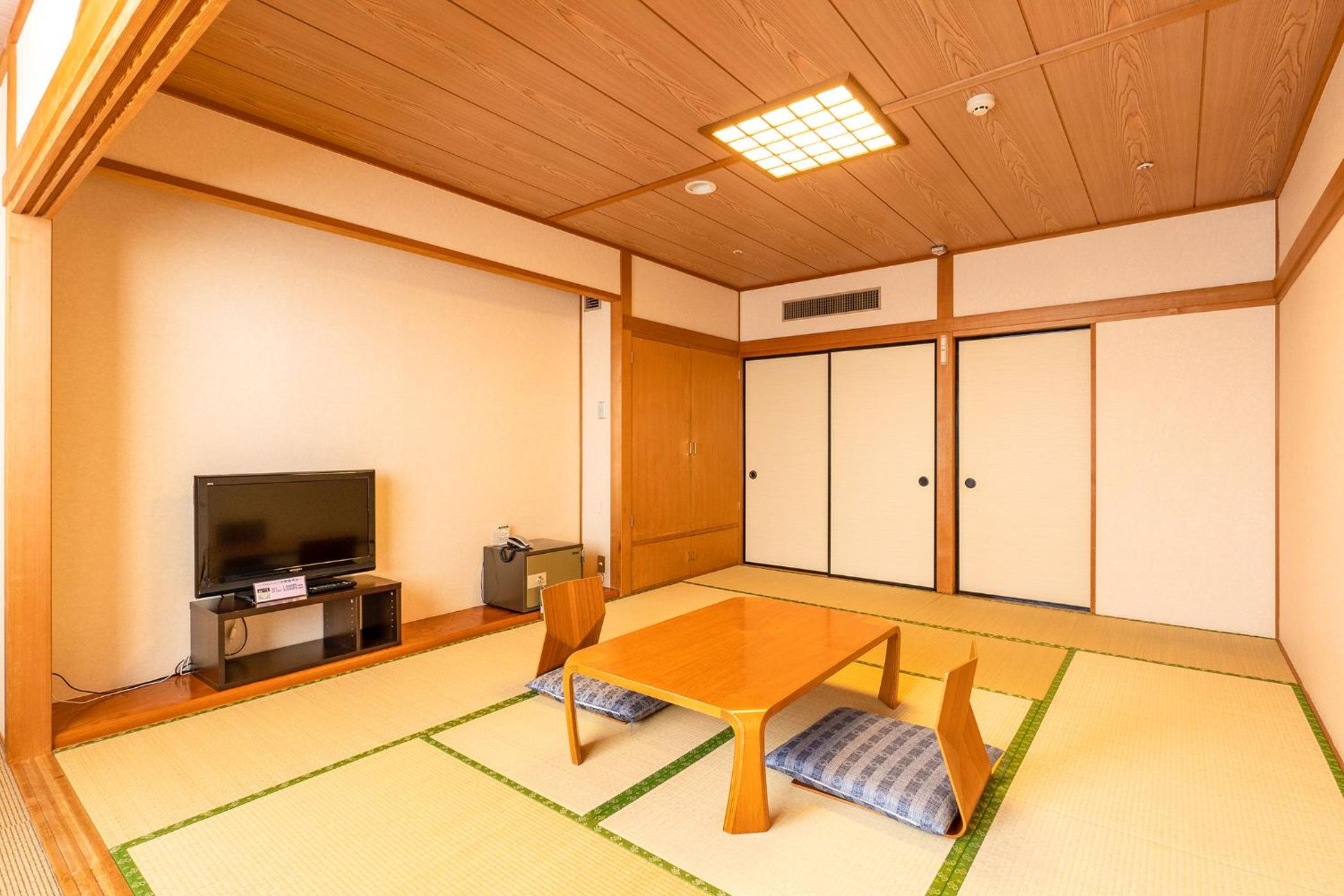 Economy Japanese-Style Family Room - Shared Bathroom - Non-Smoking photo 3