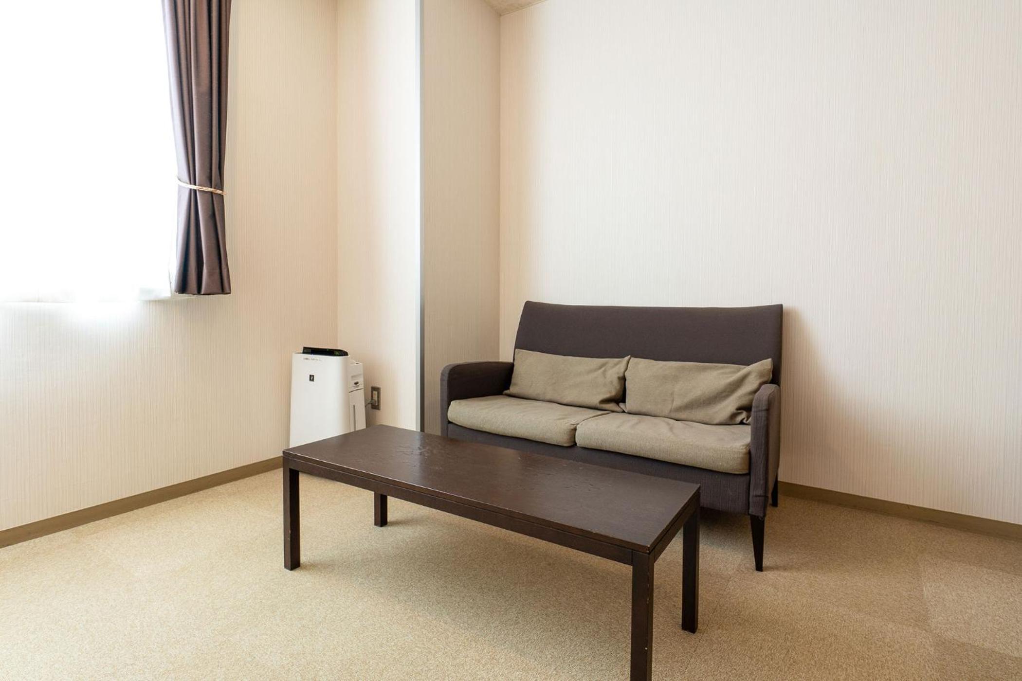 Twin Room With Extra Bed - Non-Smoking photo 2