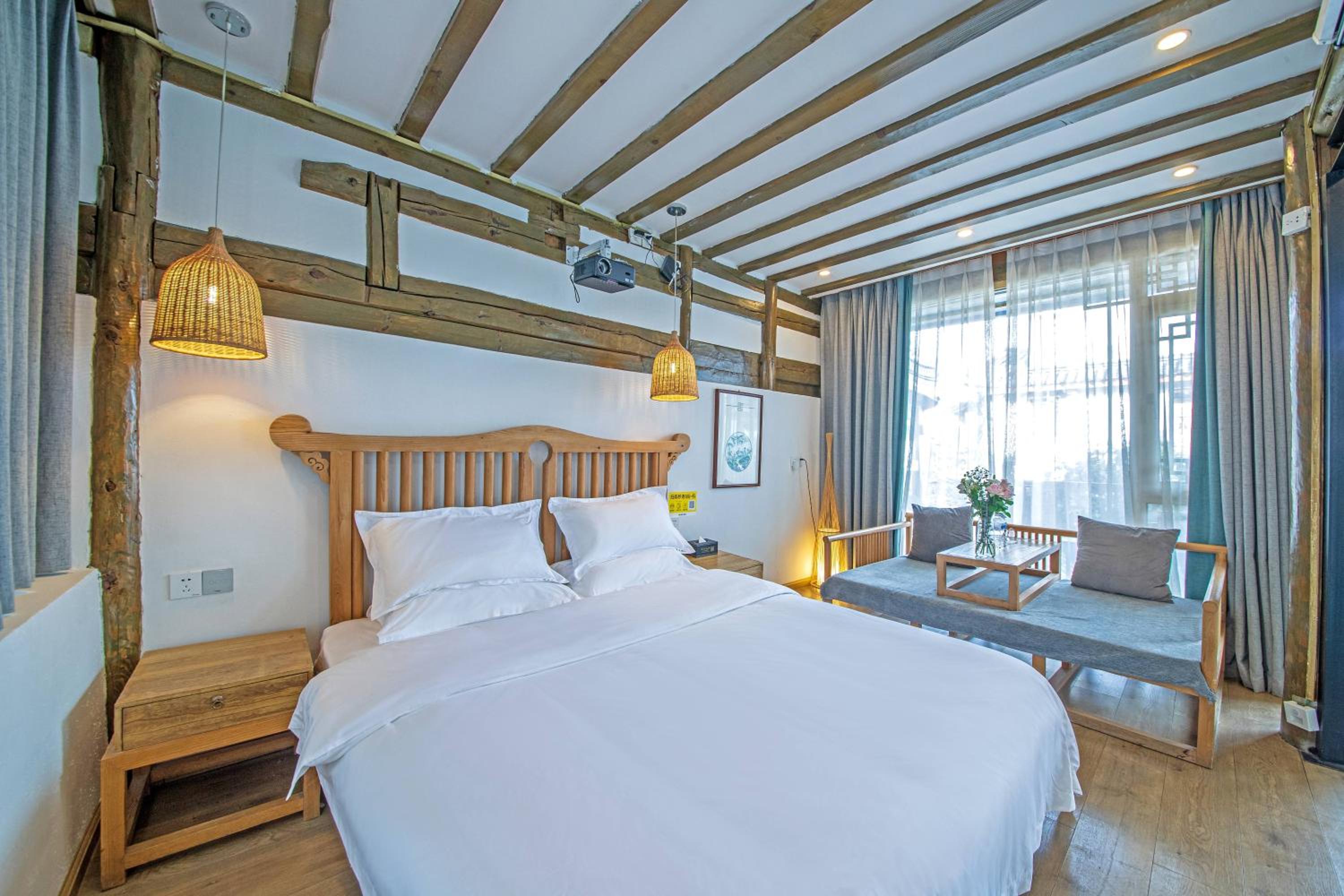 Deluxe Queen Room