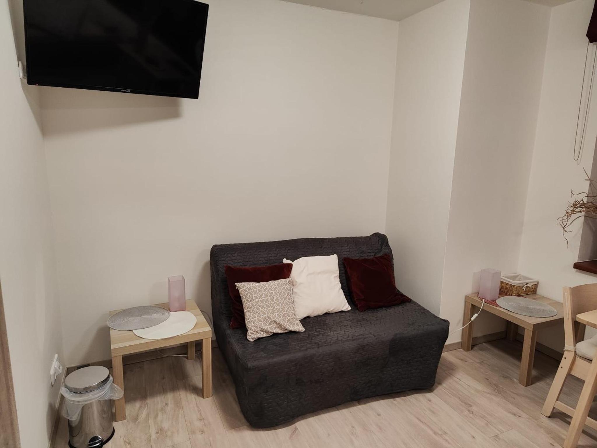 Deluxe Double Room with Bath - Photo 7