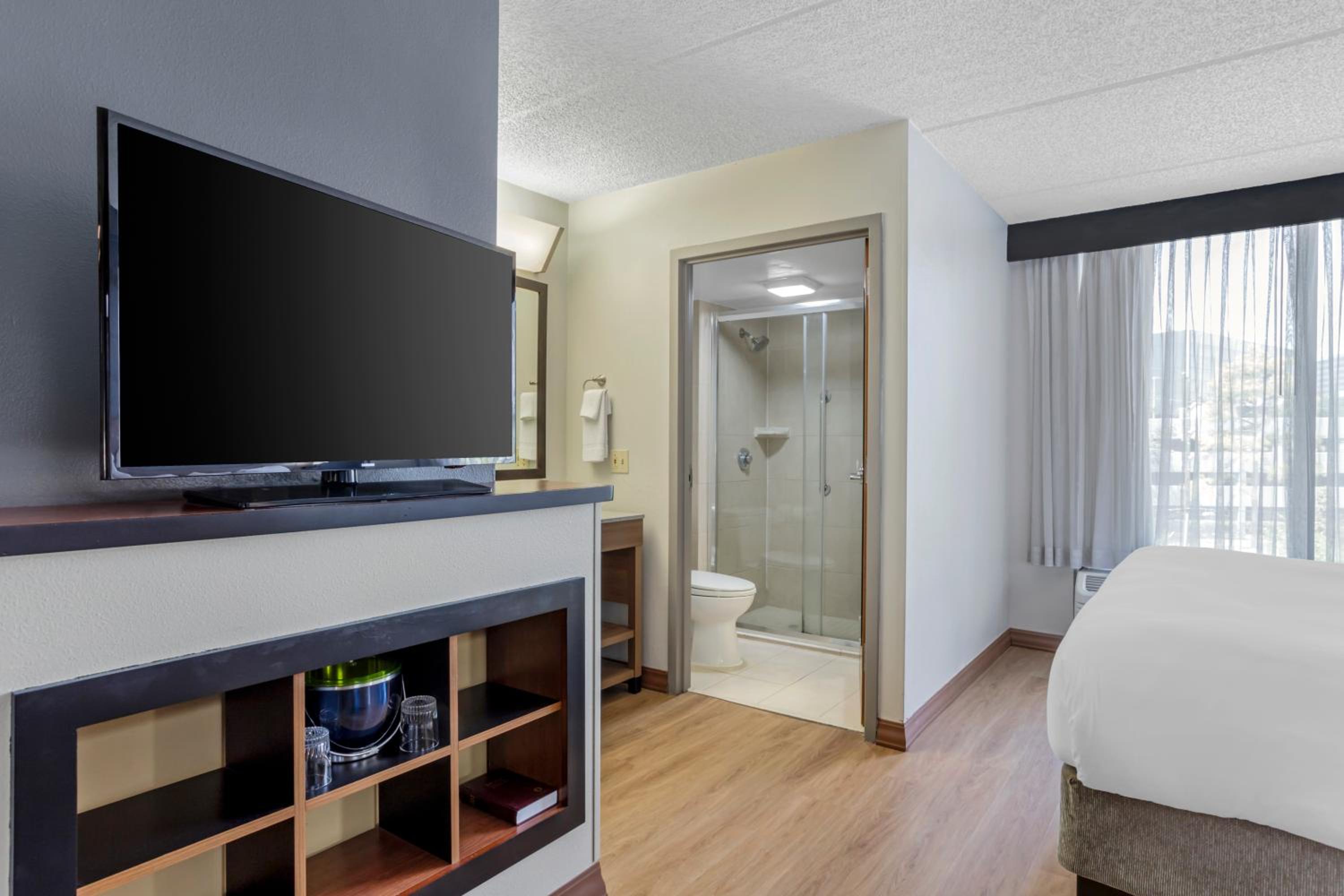 King Room with Sofa Bed - High Floor - Photo 4