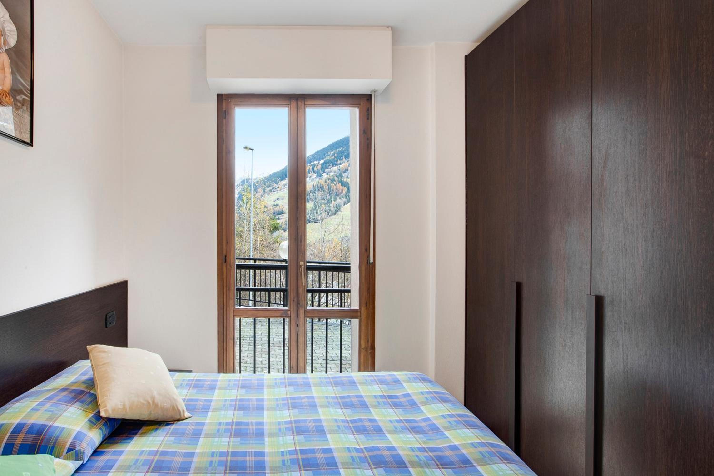 Two-Bedroom Deluxe Apartment with Garden View photo 1