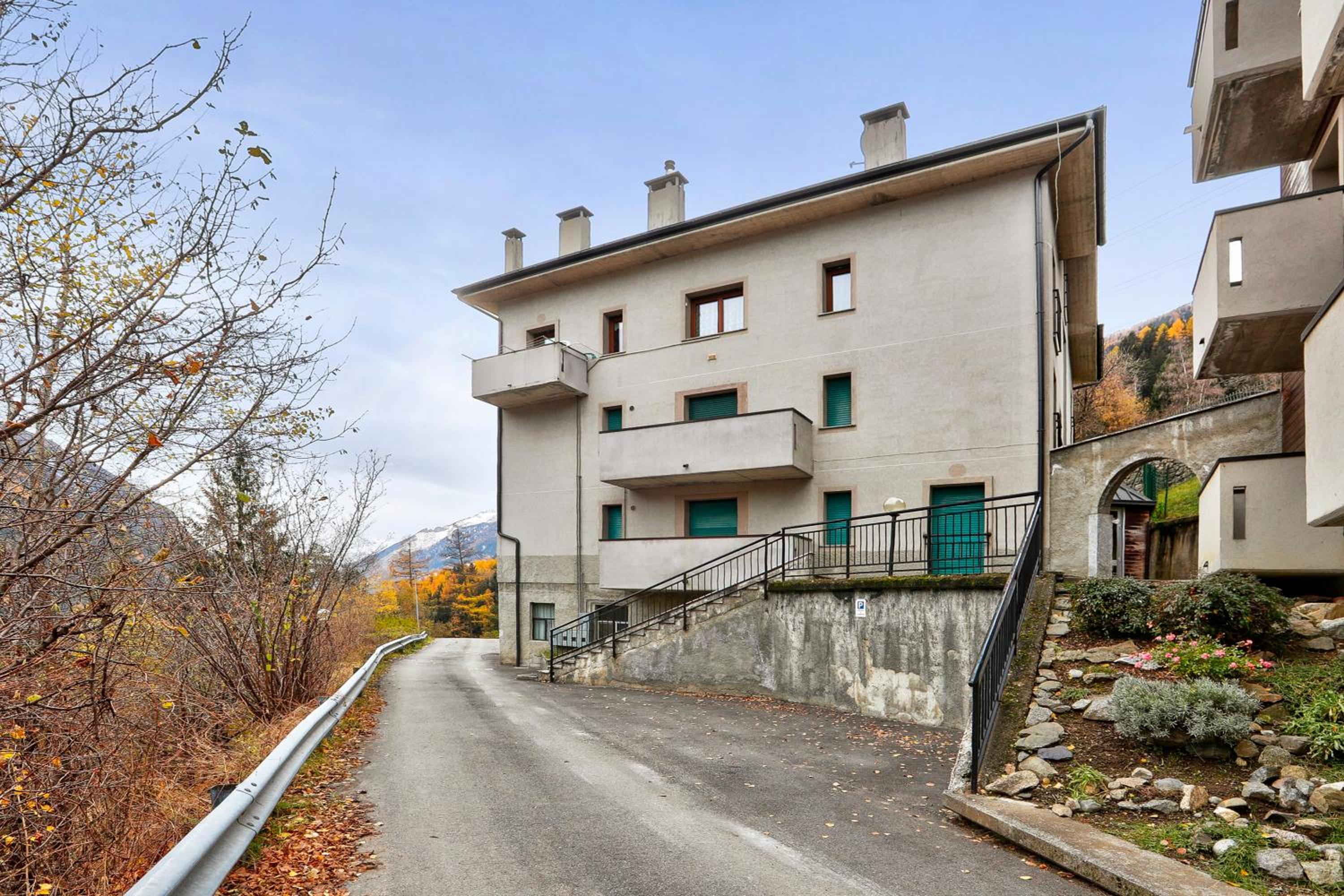 Two-Bedroom Deluxe Apartment with Garden View photo 2