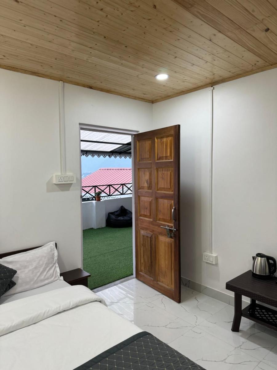 Standard Double Room with Shared Bathroom photo 3