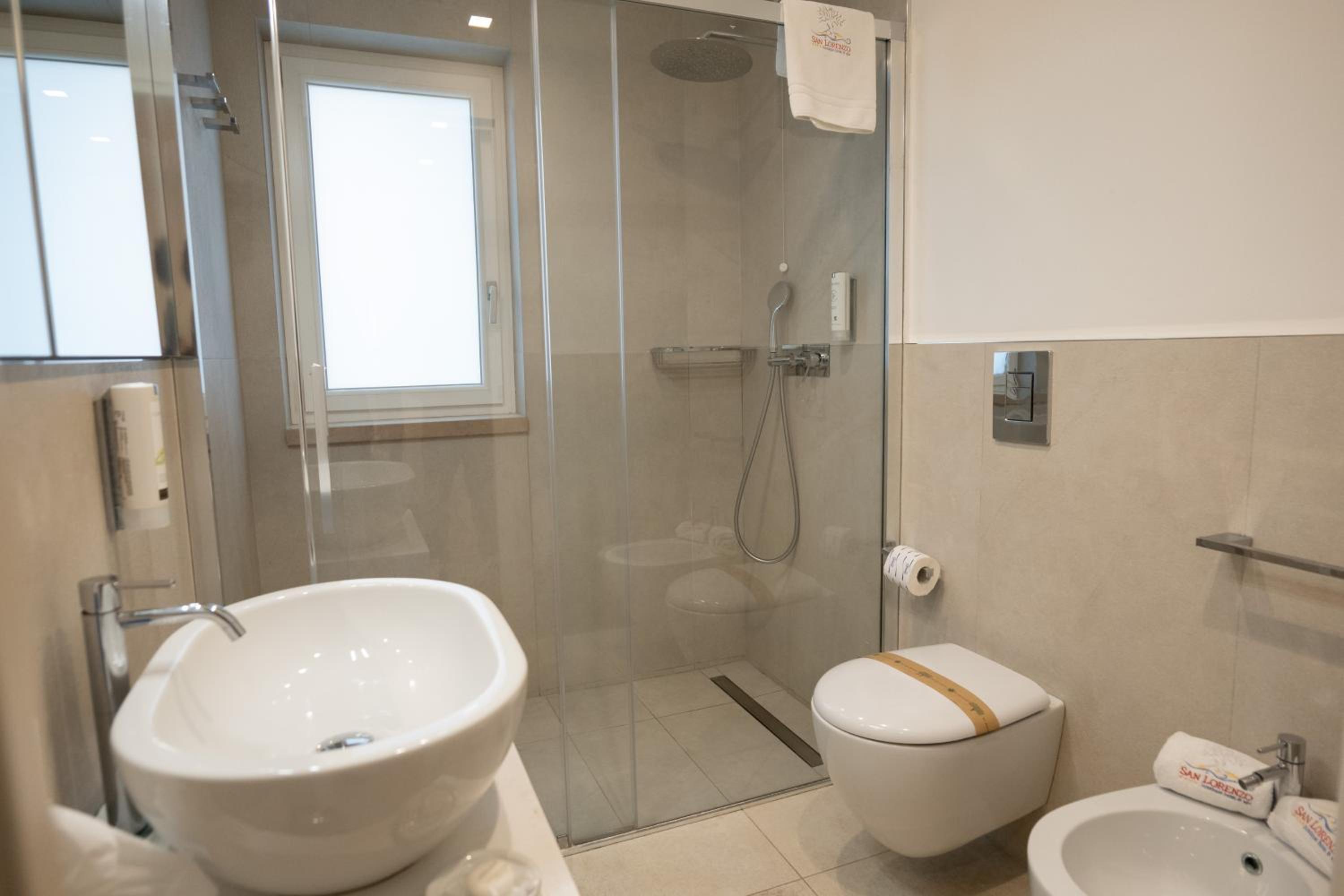 Deluxe Triple Room - Photo 4