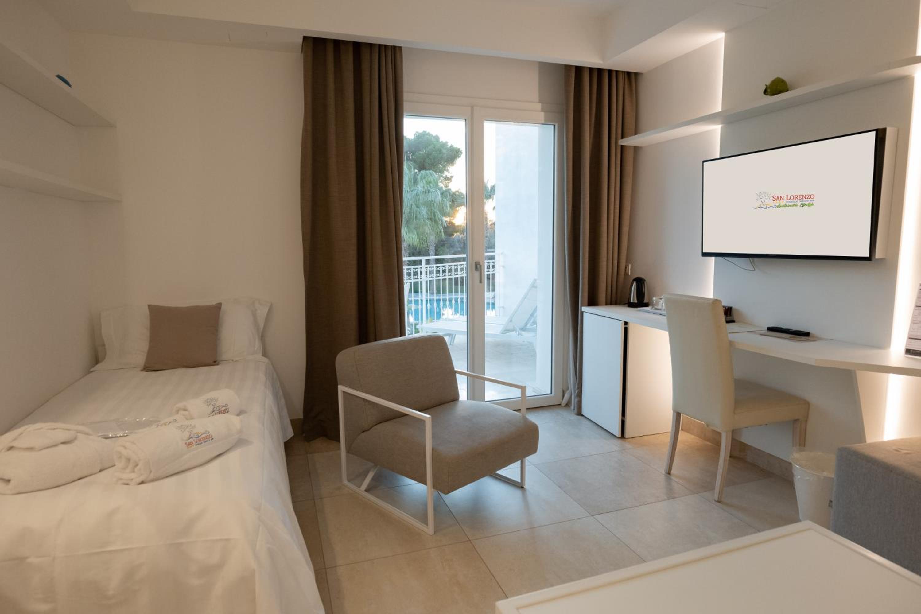 Deluxe Triple Room - Photo 3