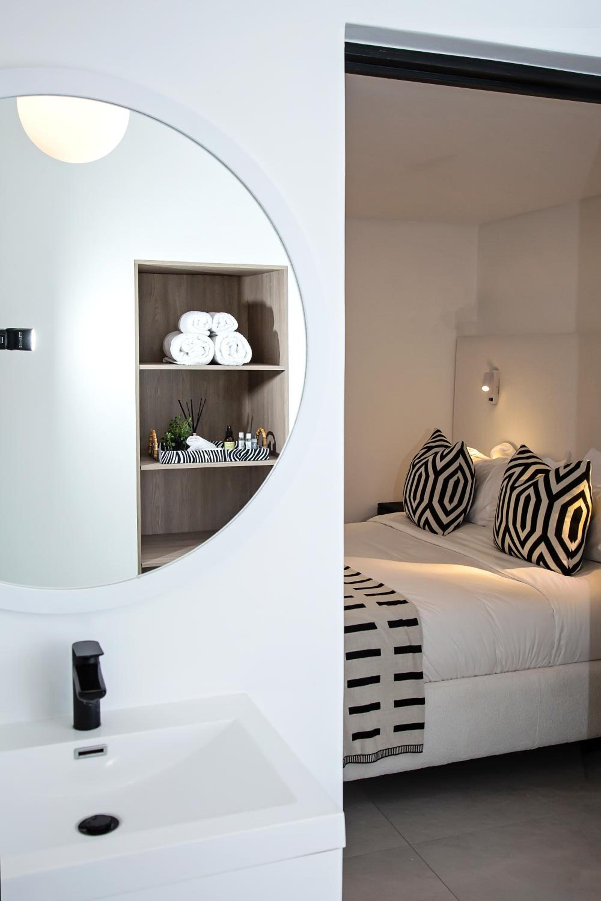 Deluxe Double Room with Shower photo 3