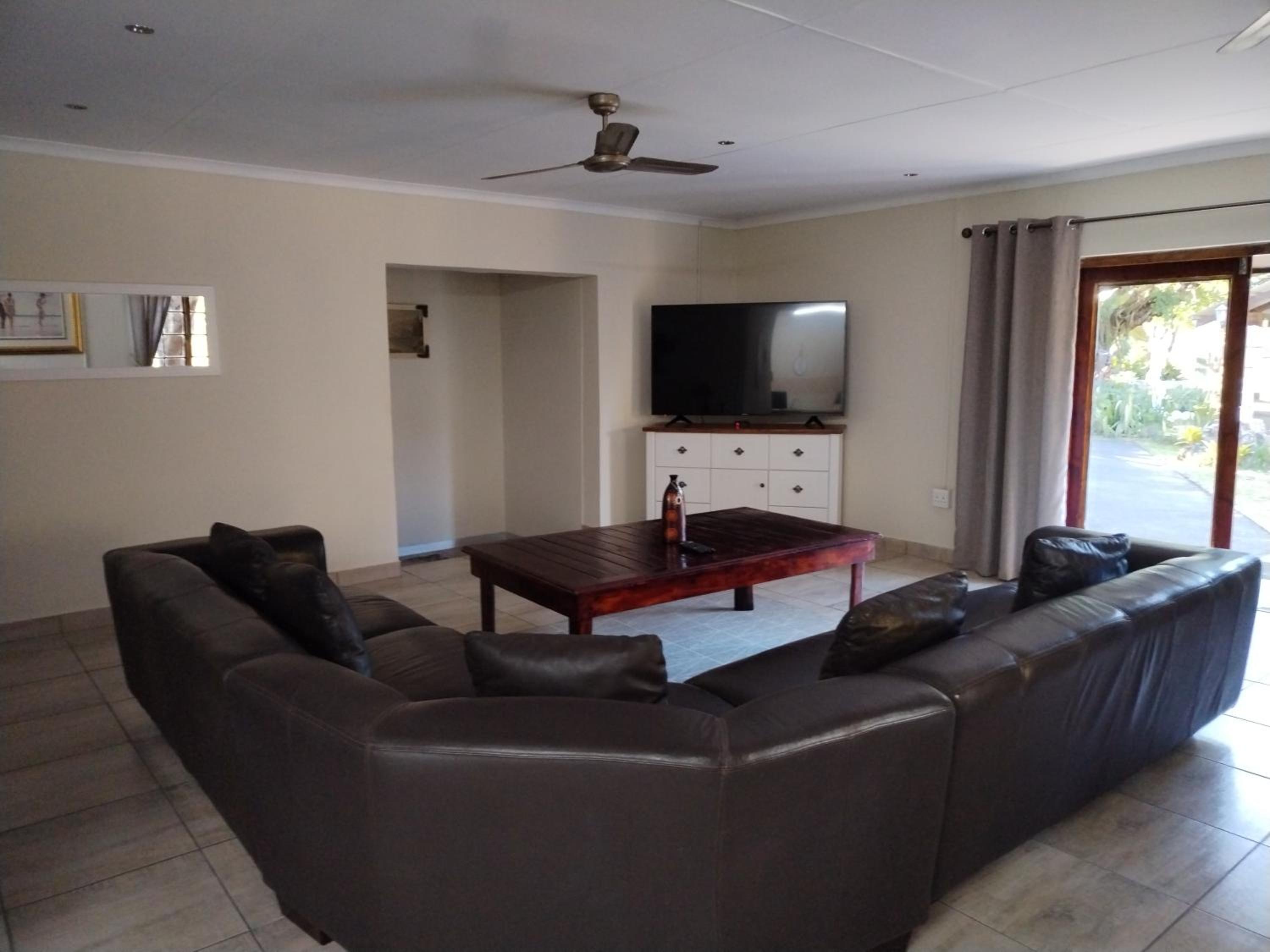 Two-Bedroom Chalet - Photo 4