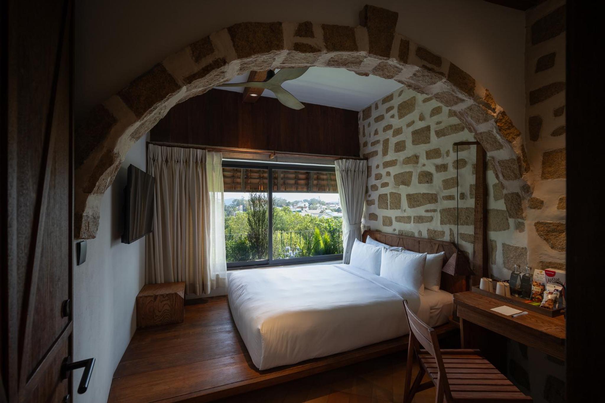 Deluxe Double Room - Photo 16