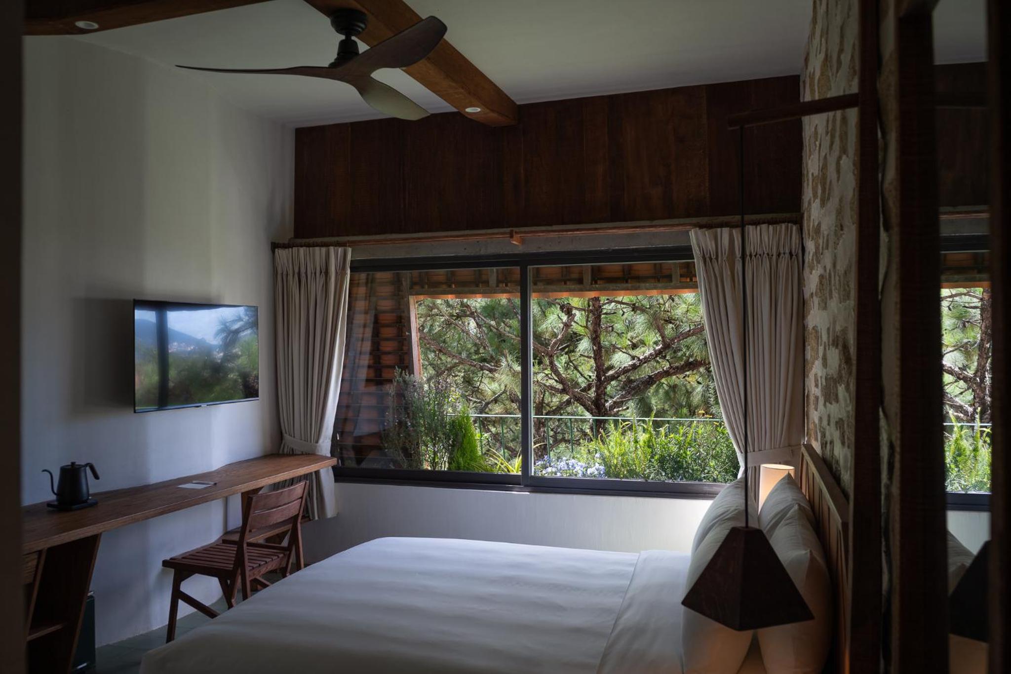 Deluxe Queen Room