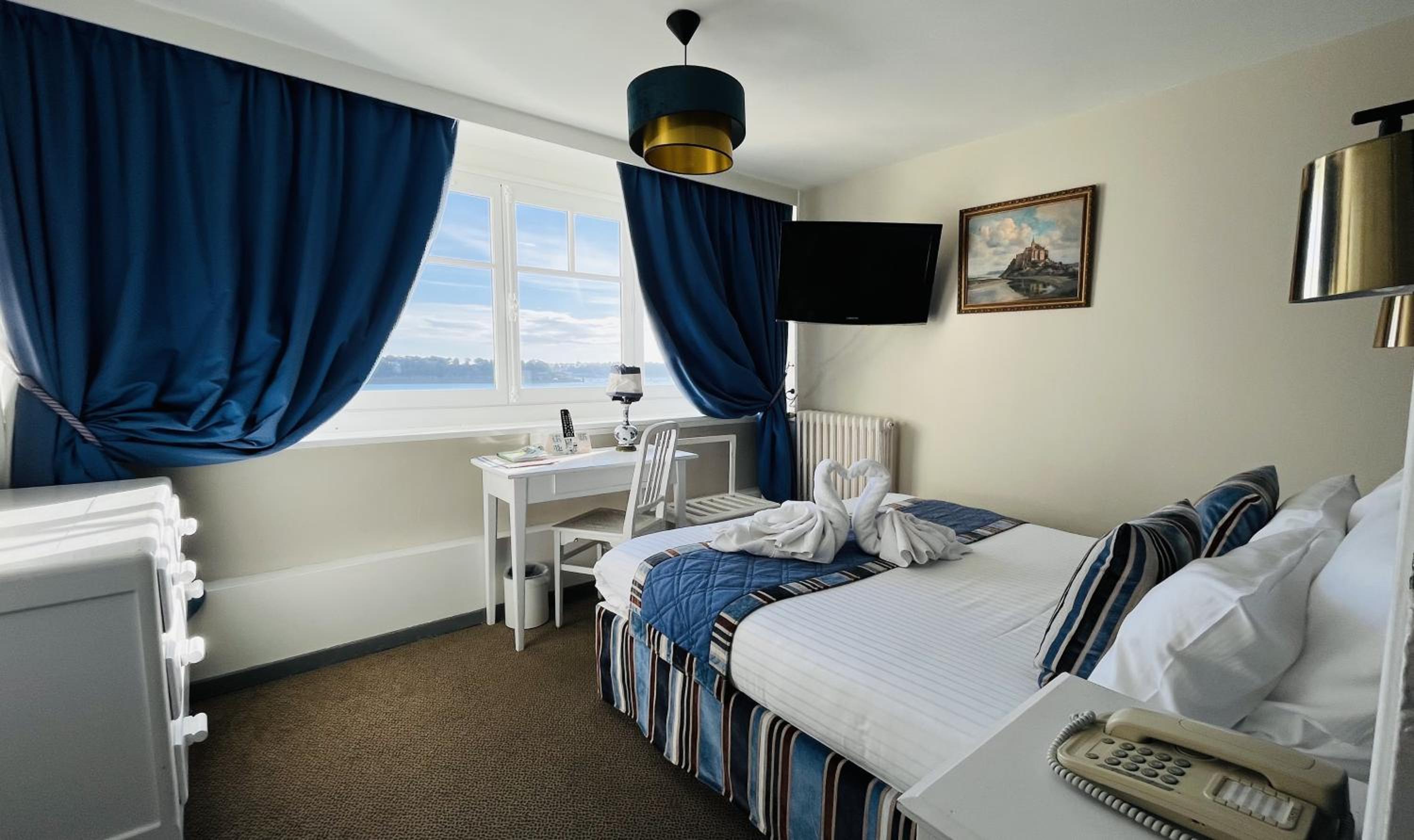 Double or Twin Room with Sea View without Balcony