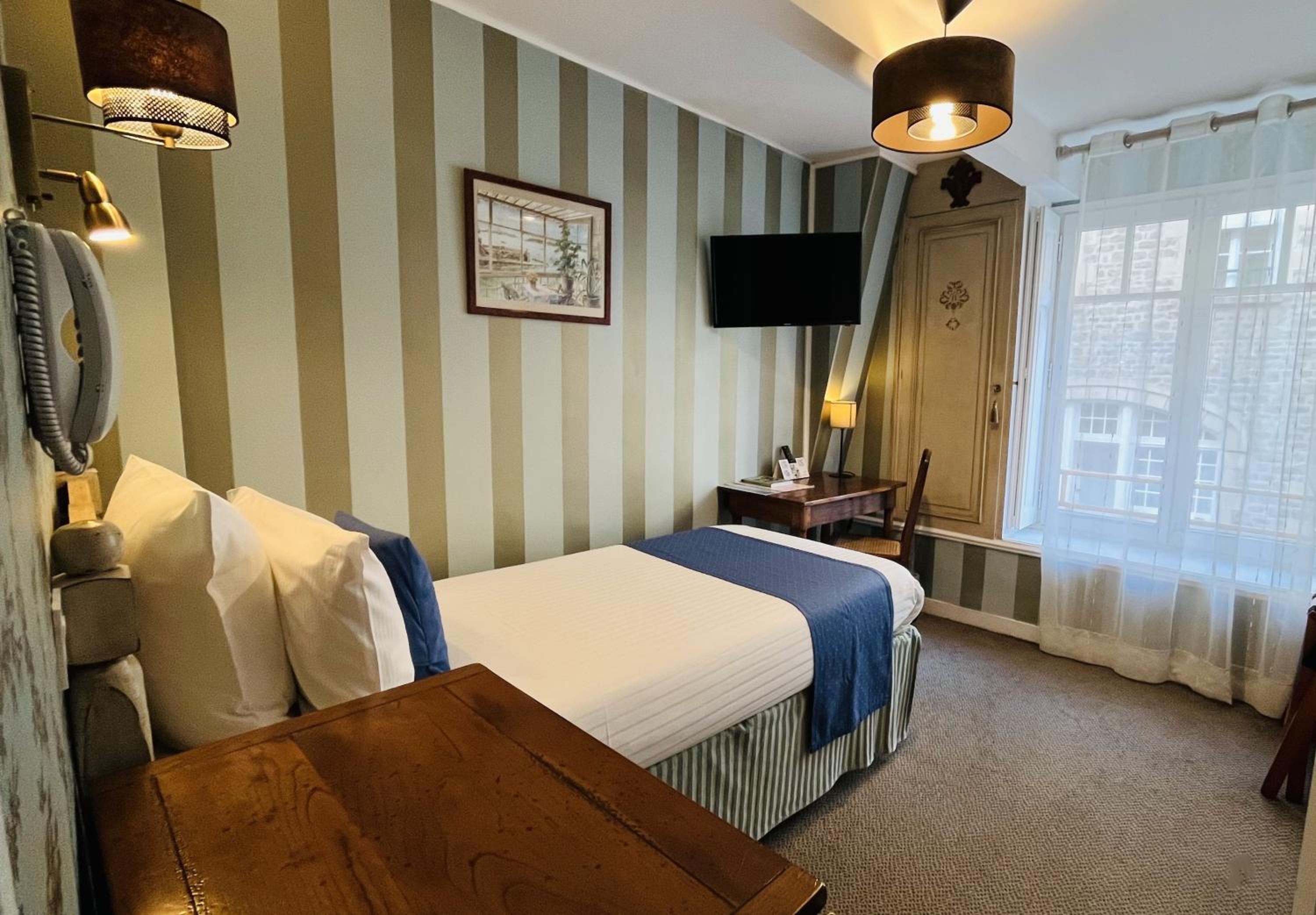Single Room with Street View