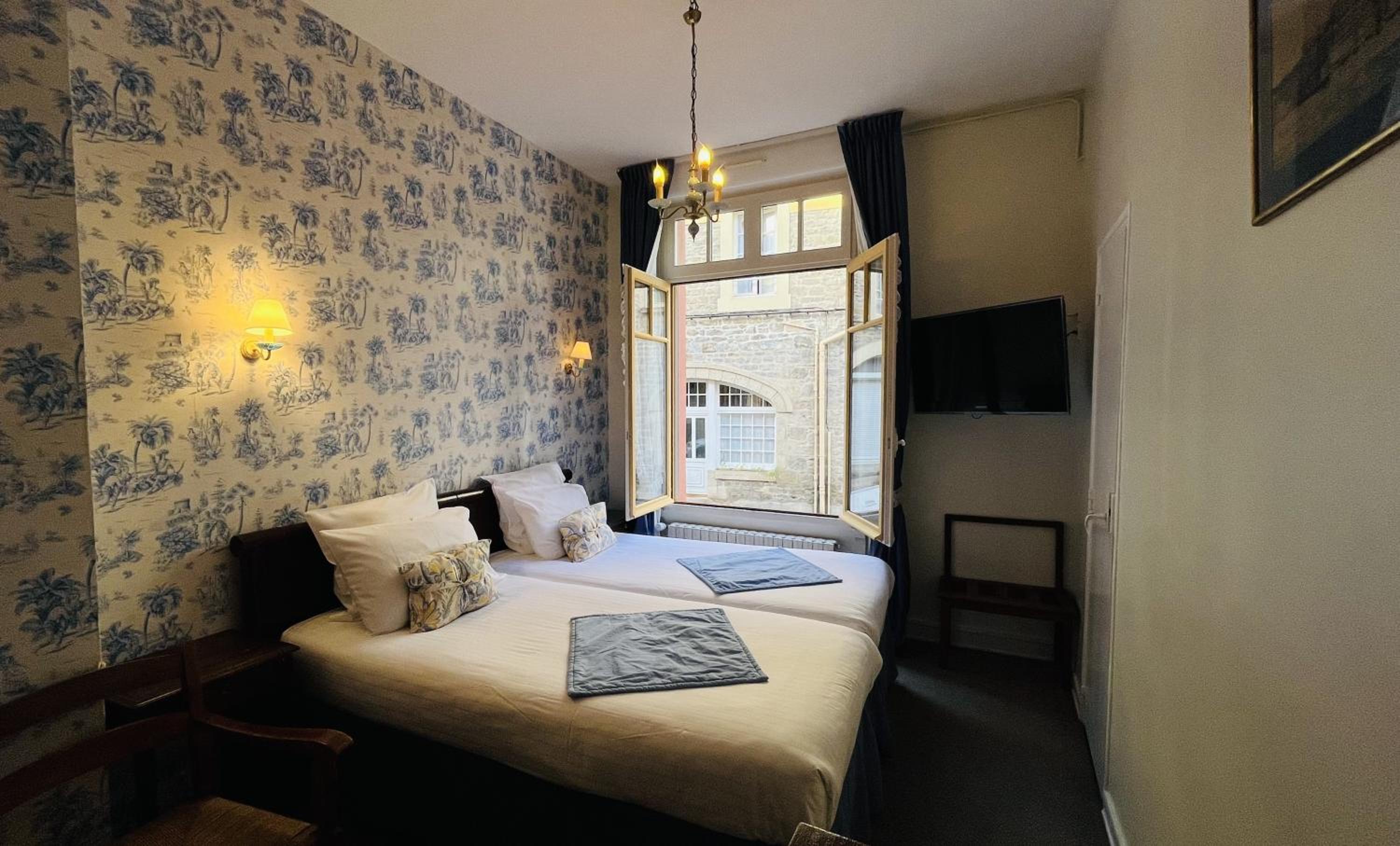 Double or Twin Room with Street View