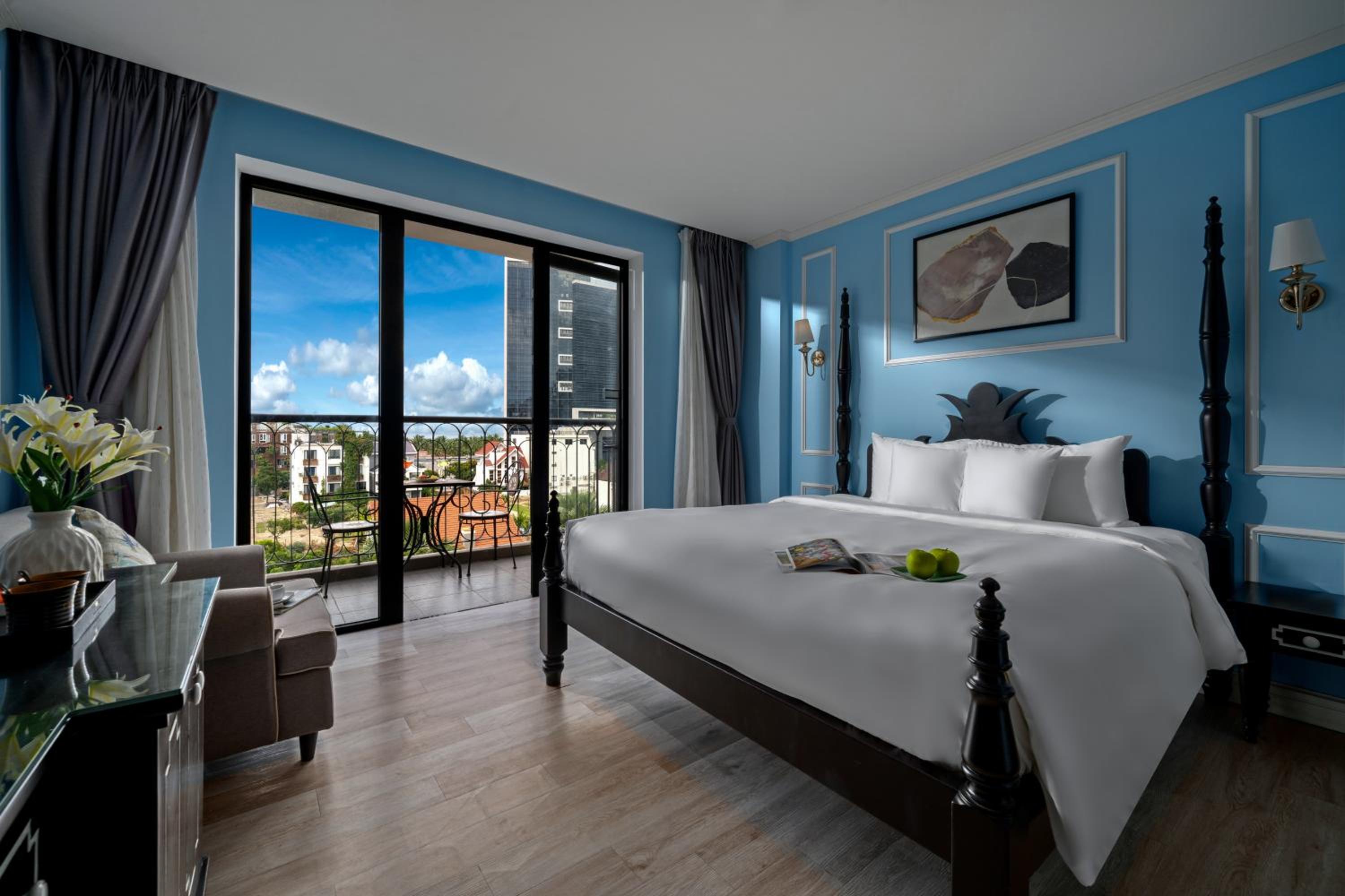 King Room with Balcony and City View