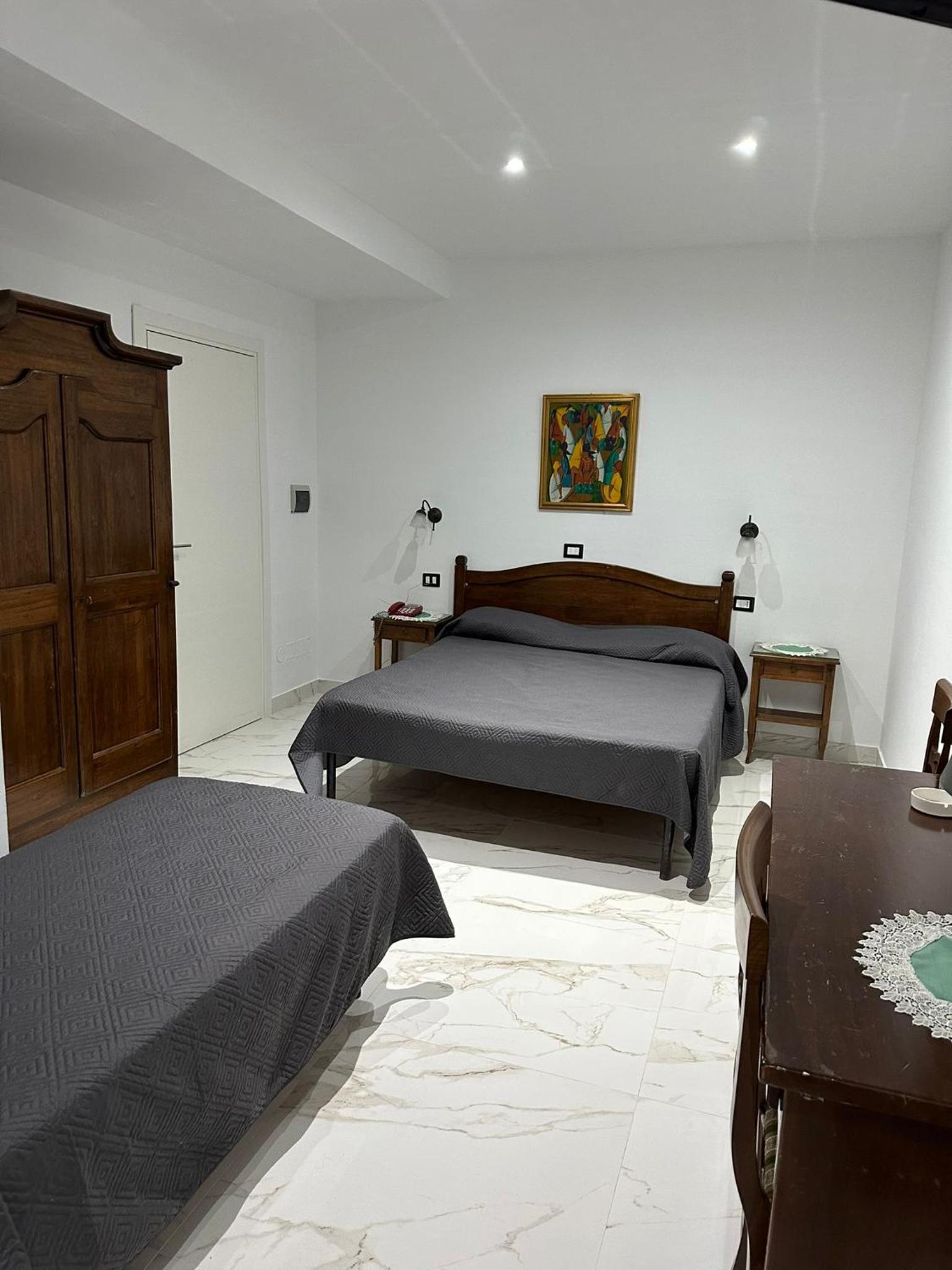 Double Room - Photo 9
