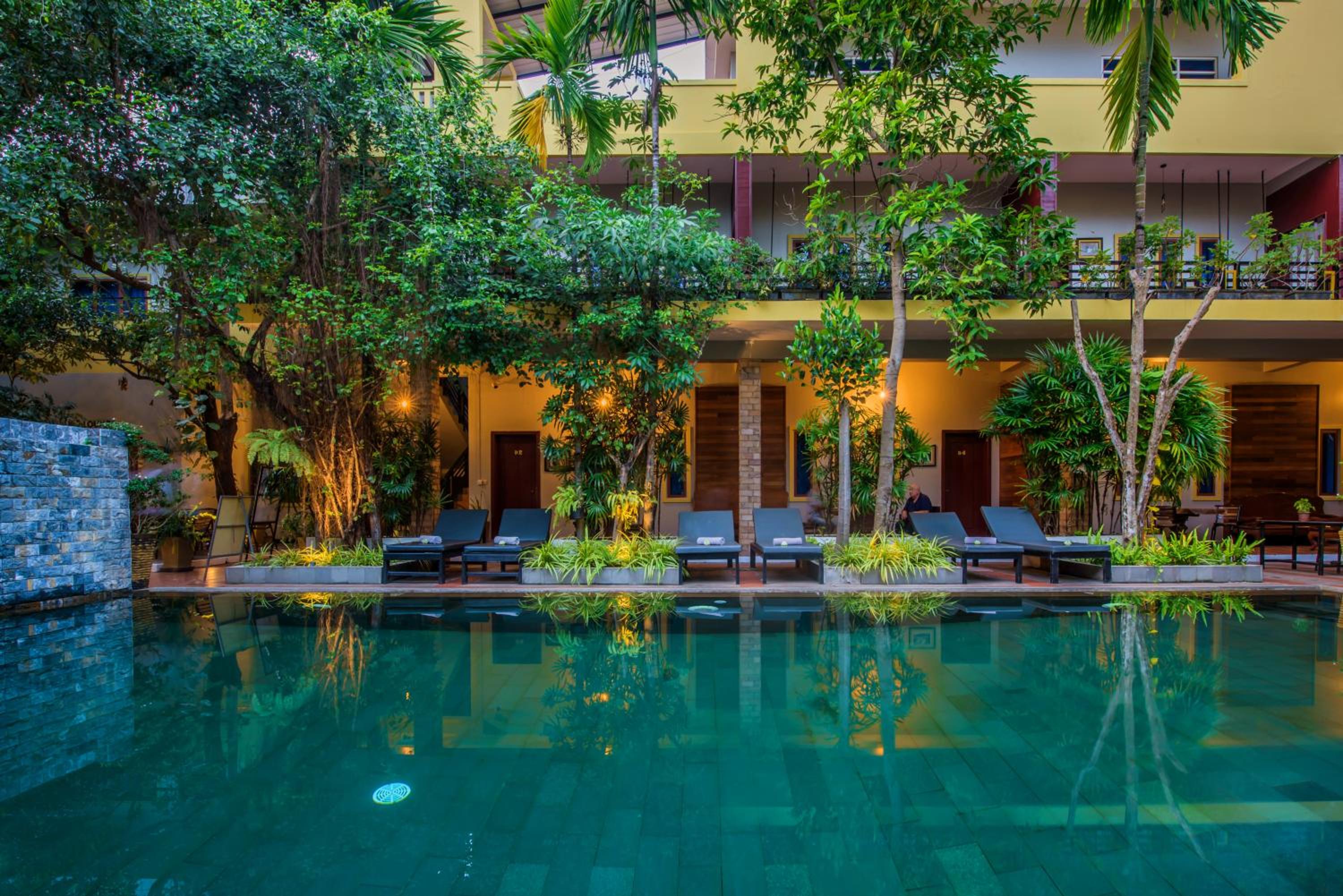  Deluxe Double Pool Access - Photo 3