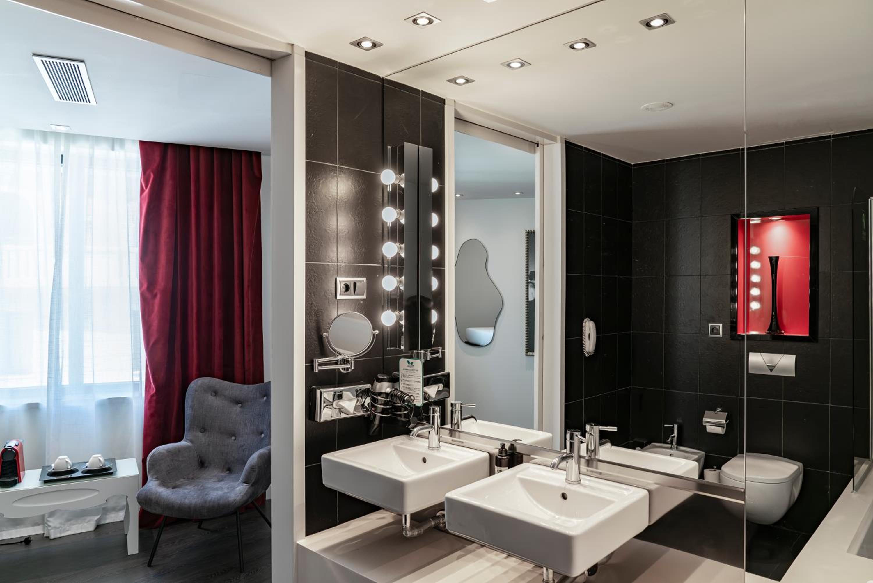 Superior Room thumbnail 5