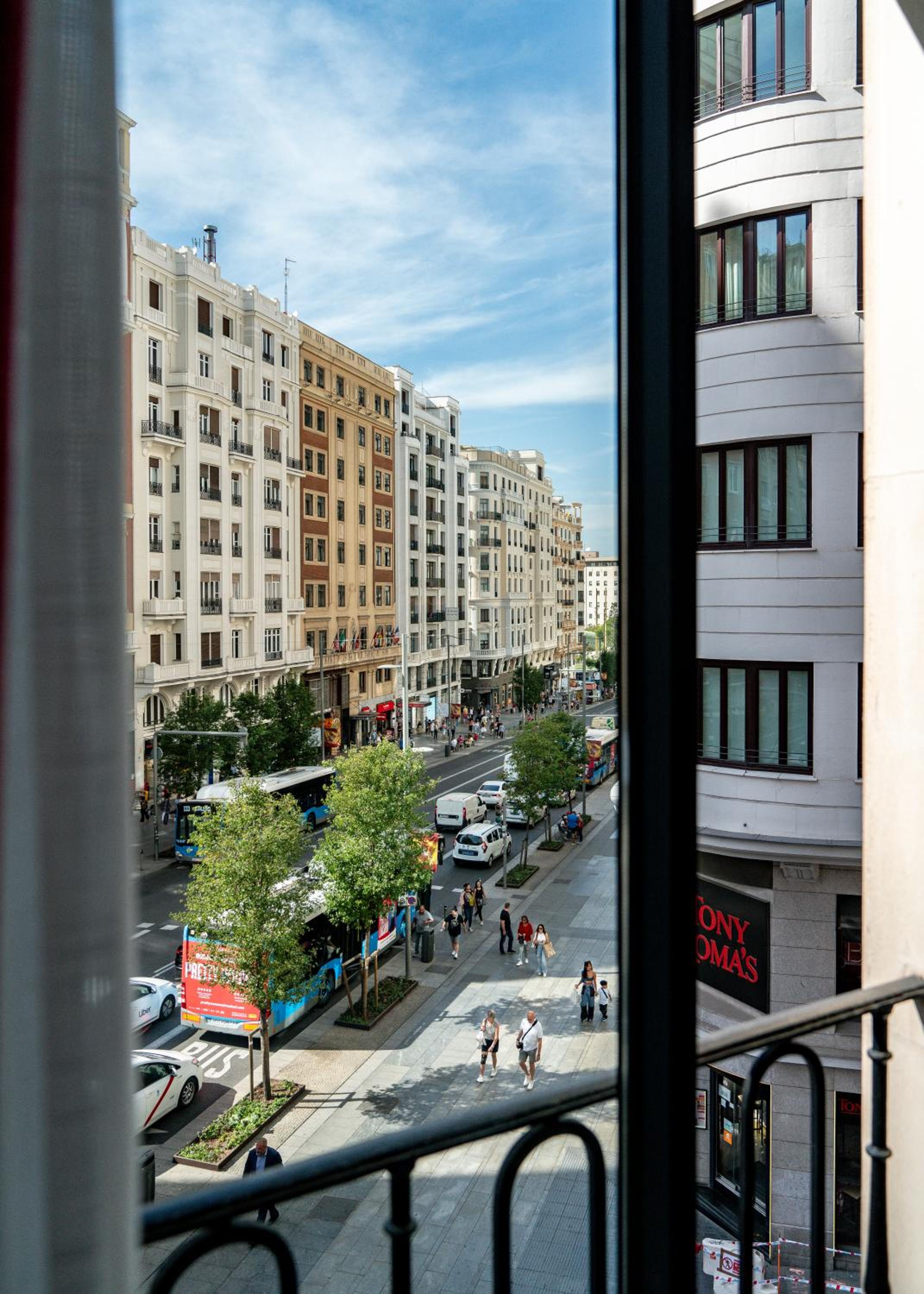 Vincci Room with Gran Via Views