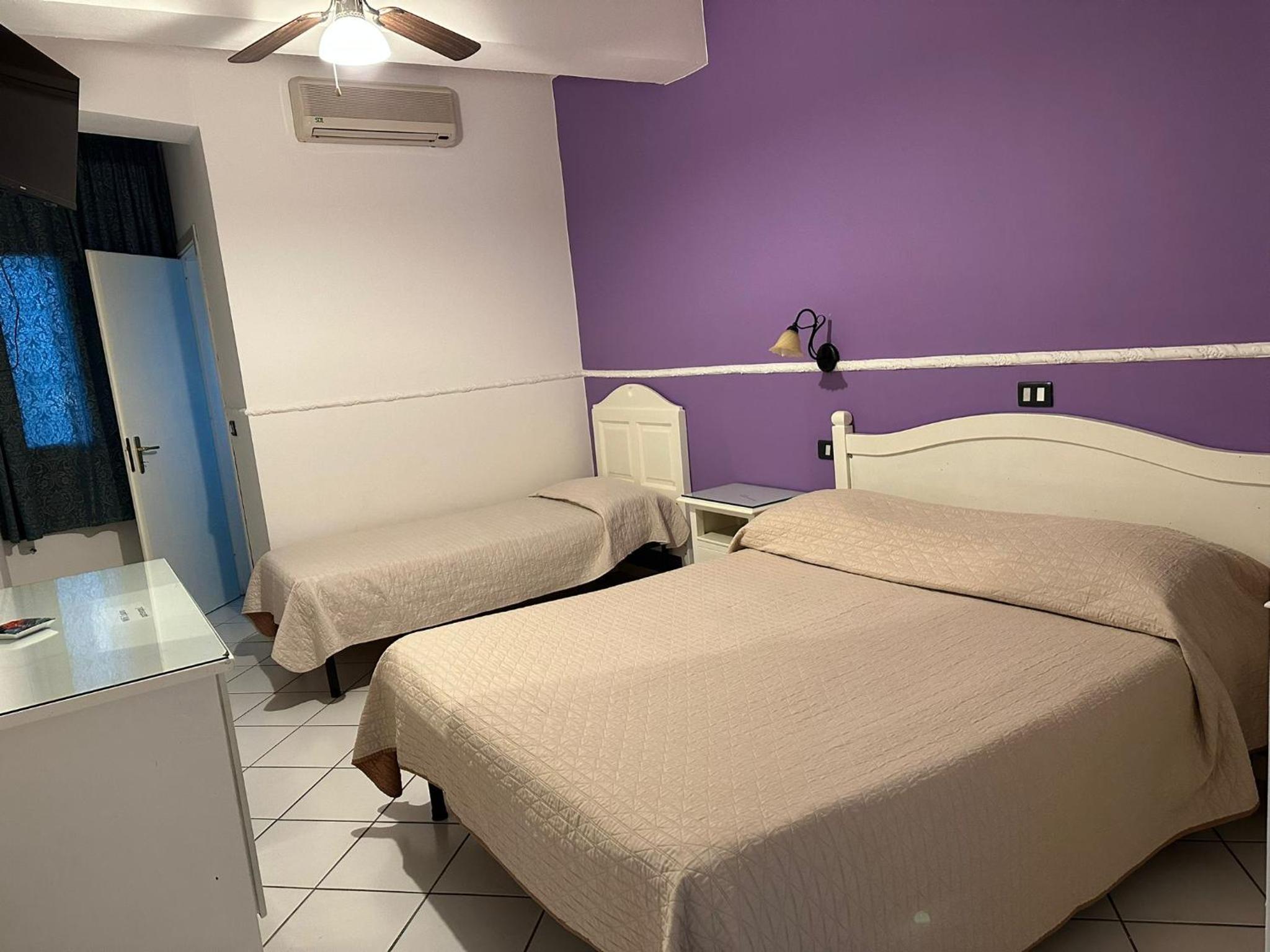 Double Room - Photo 17