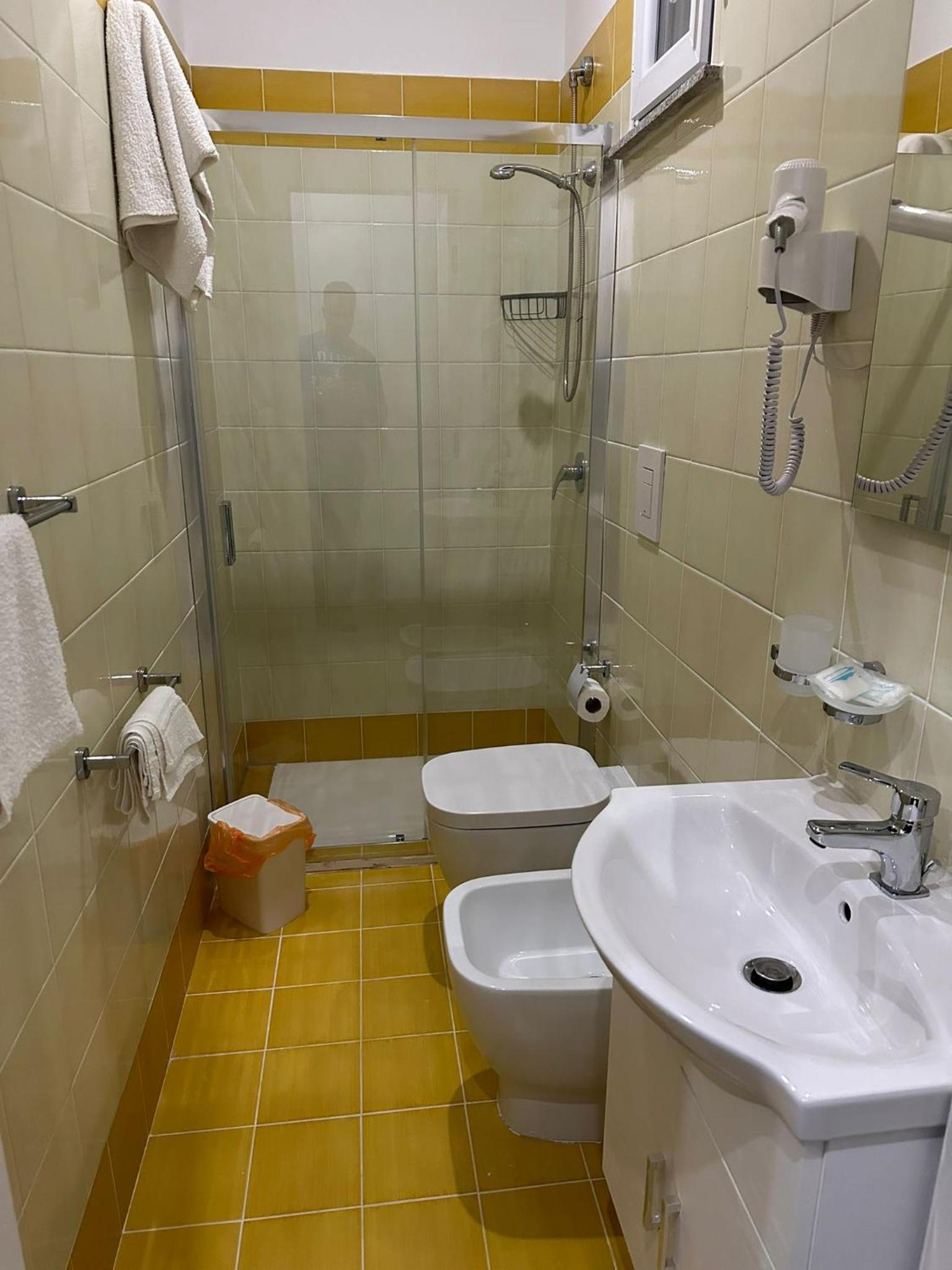Double Room - Photo 14