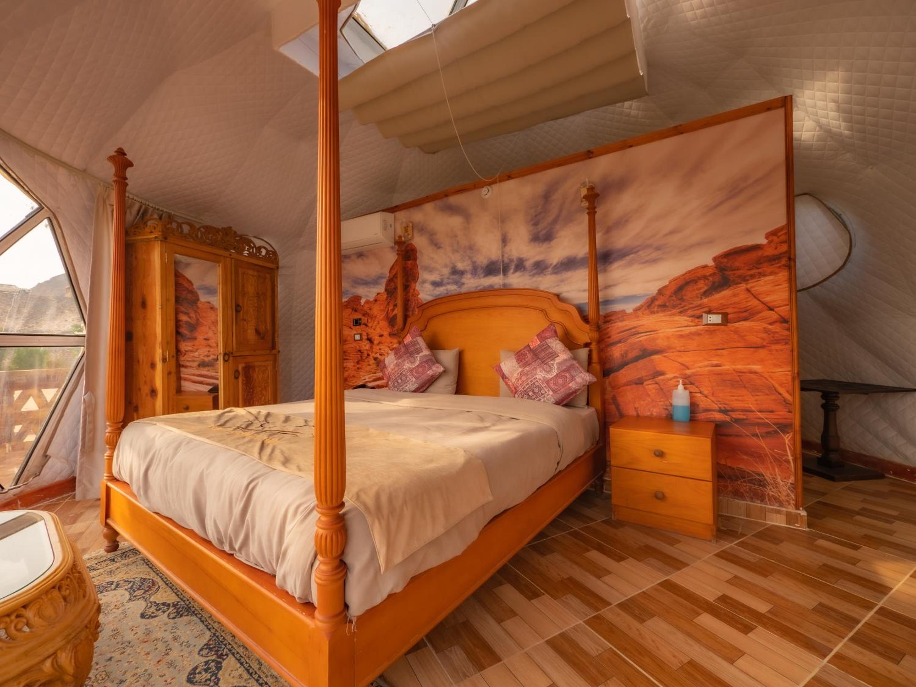 Deluxe King Room photo 1
