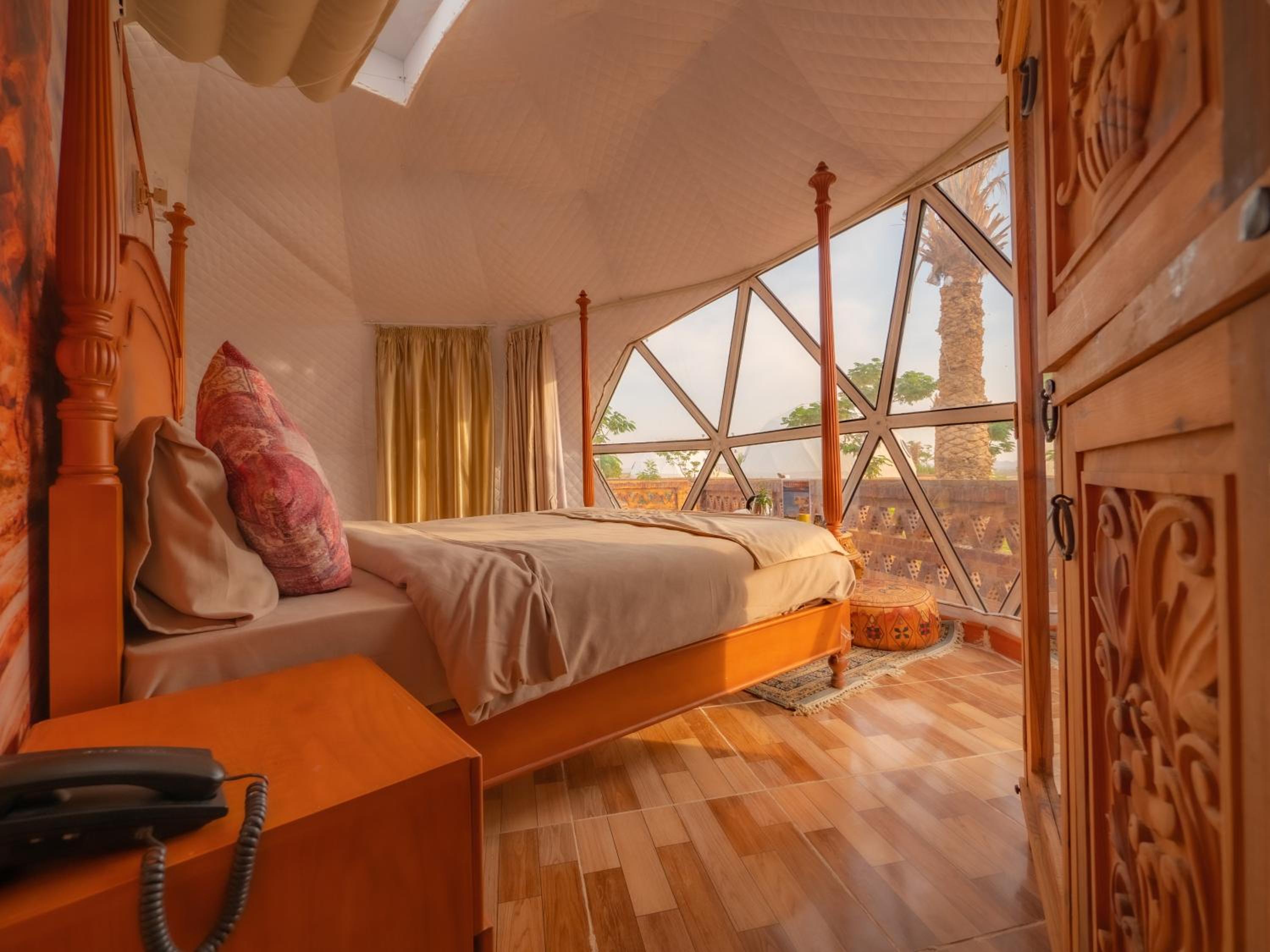 Deluxe King Room photo 2