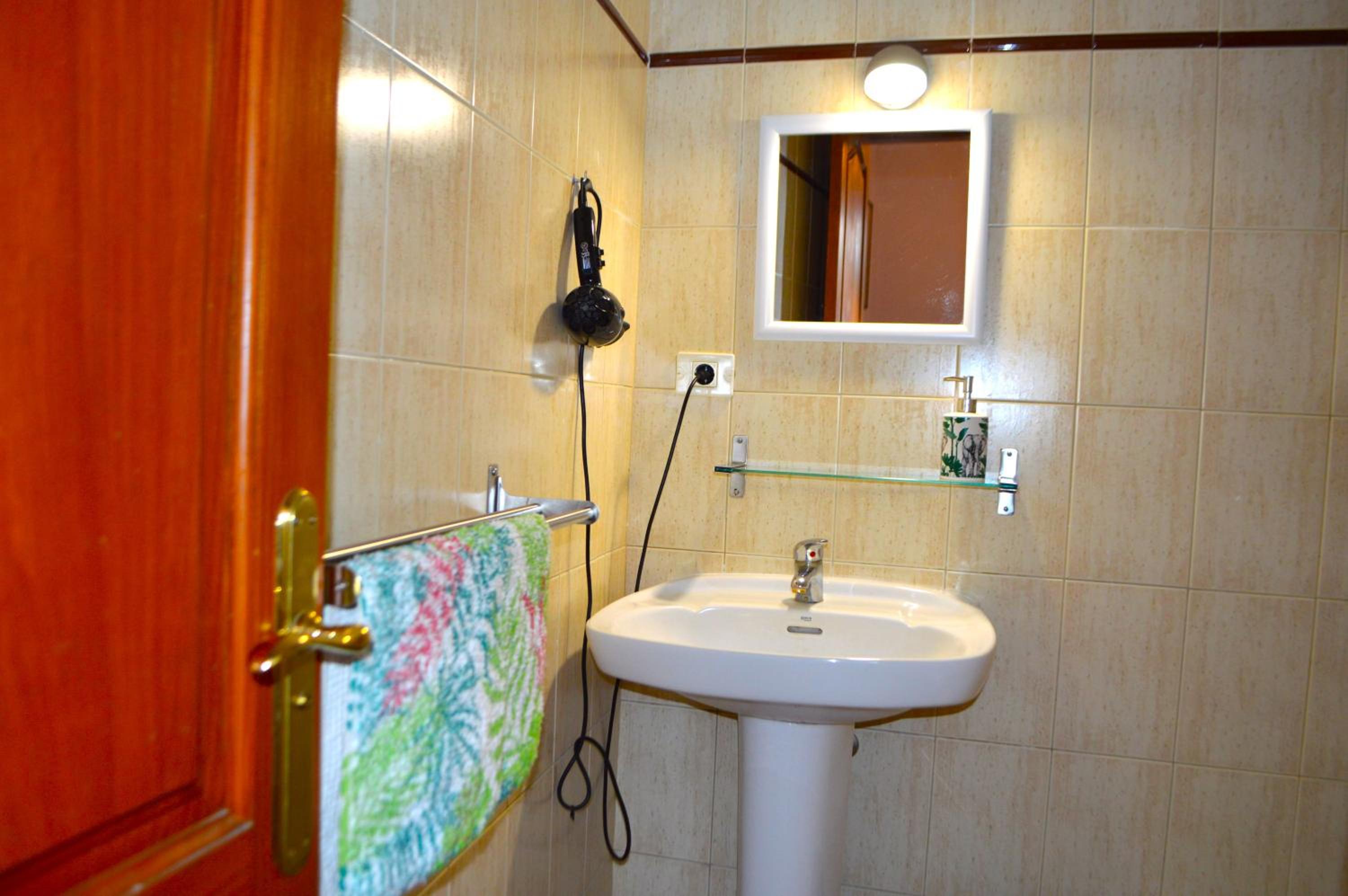 Family Room with Private Bathroom photo 2