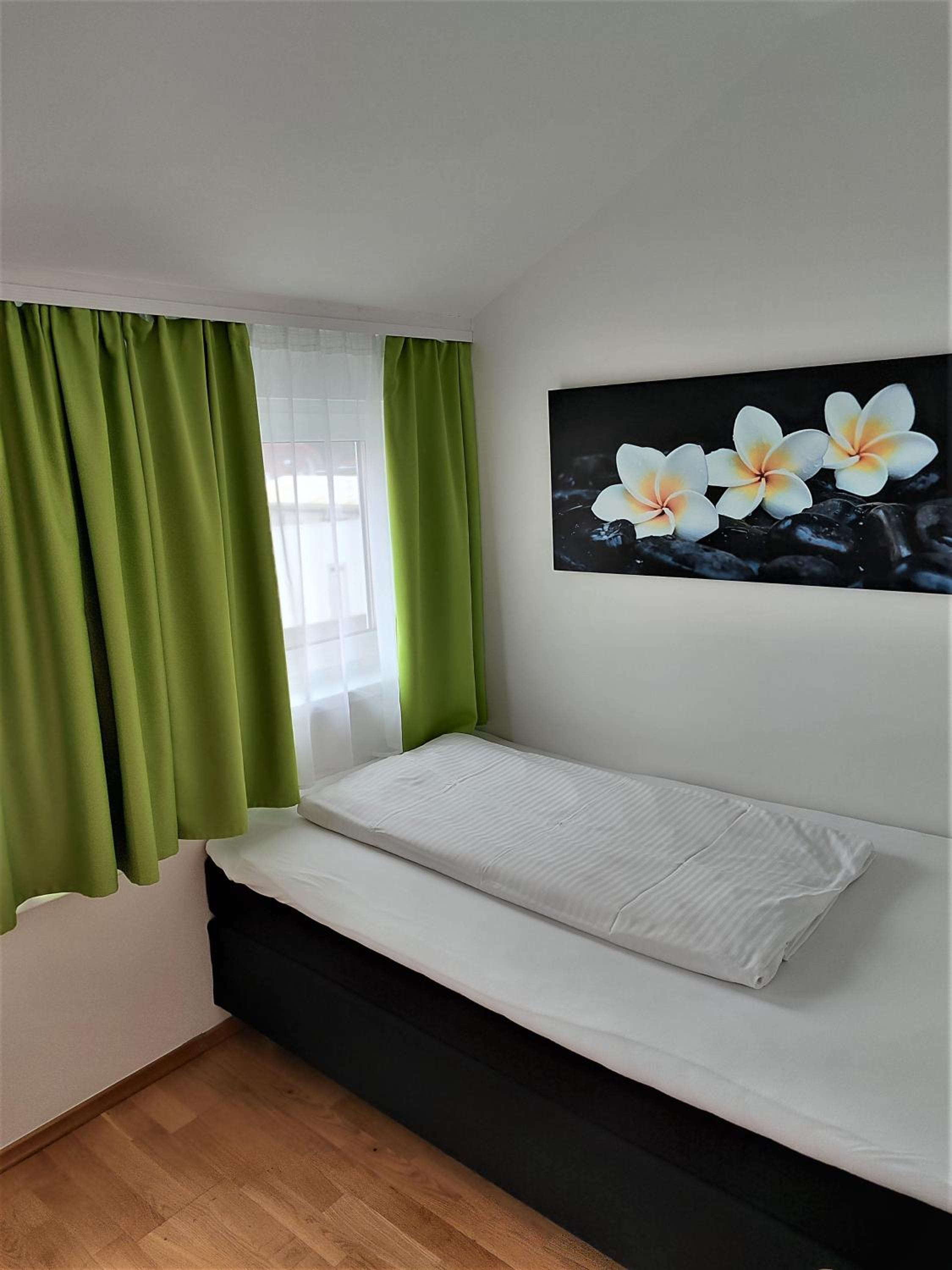 Single Room with Bathroom photo 1