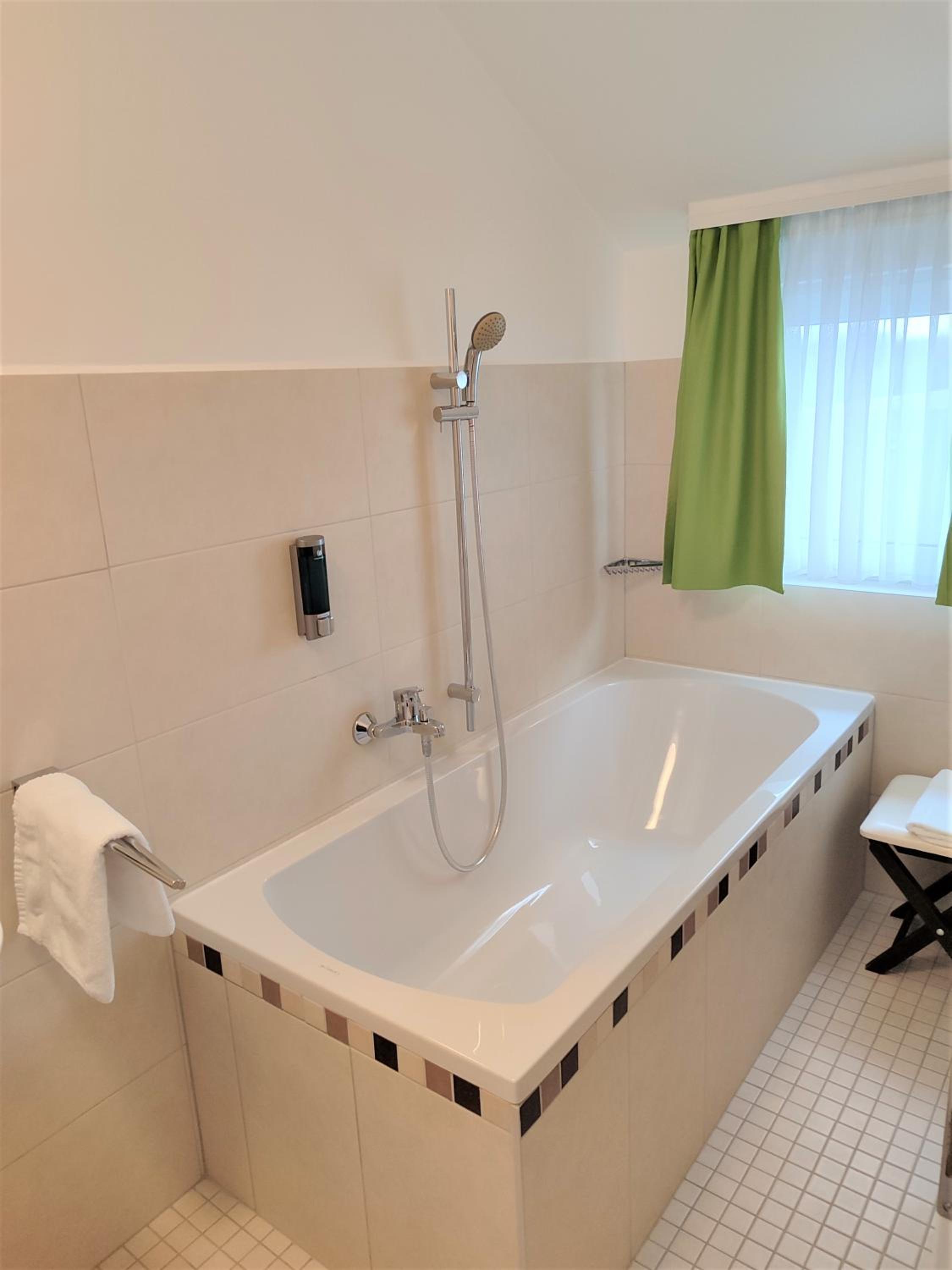 Single Room with Bathroom photo 2