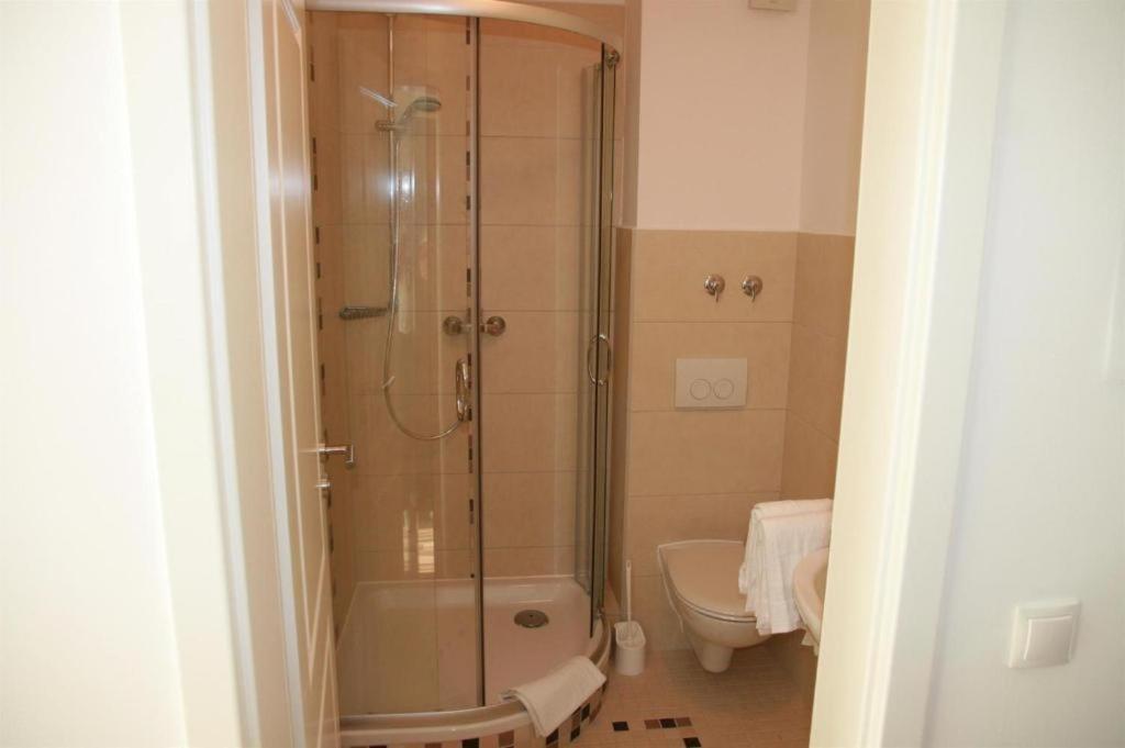 Single Room with Bathroom photo 3