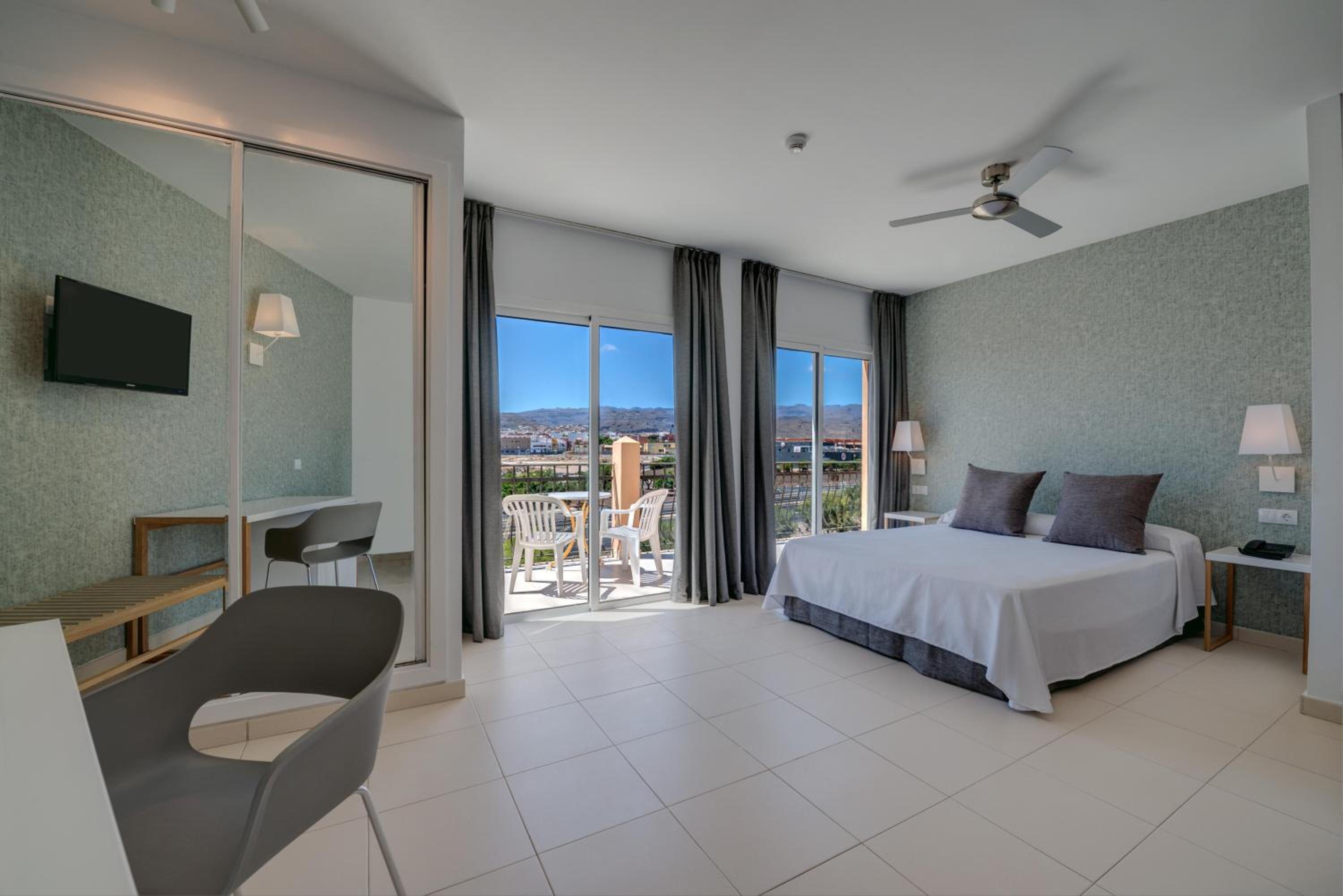 Double Room (1 Adult + 2 Children) photo 3