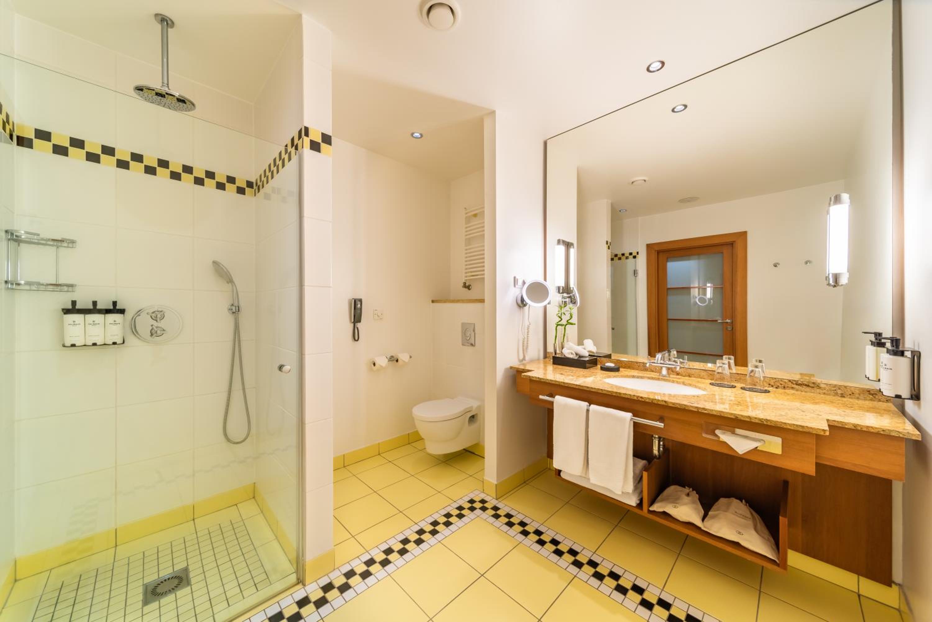 Superior Double Room with Balcony - Sea Side thumbnail 5