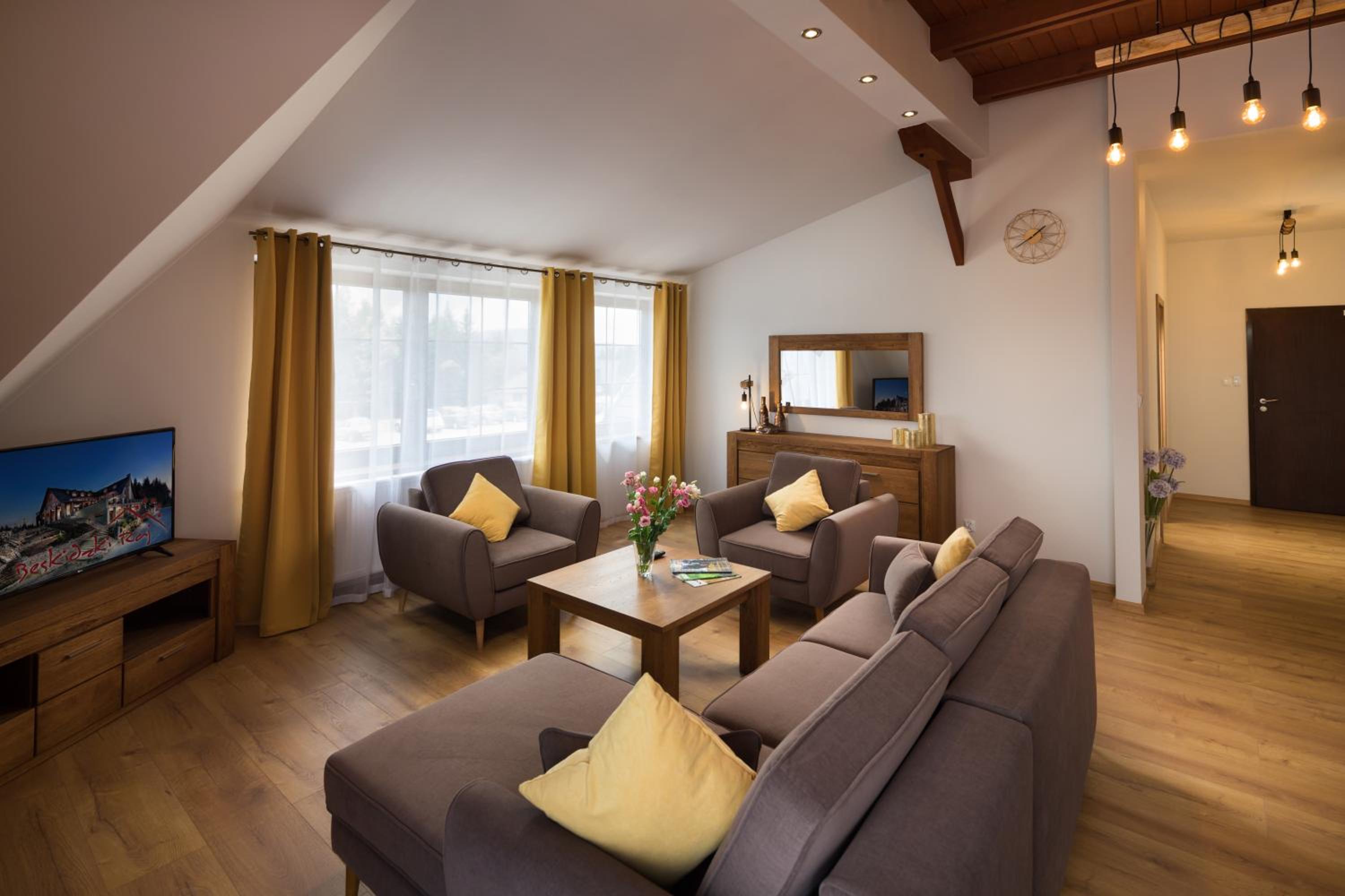 One-Bedroom Apartment - Photo 3