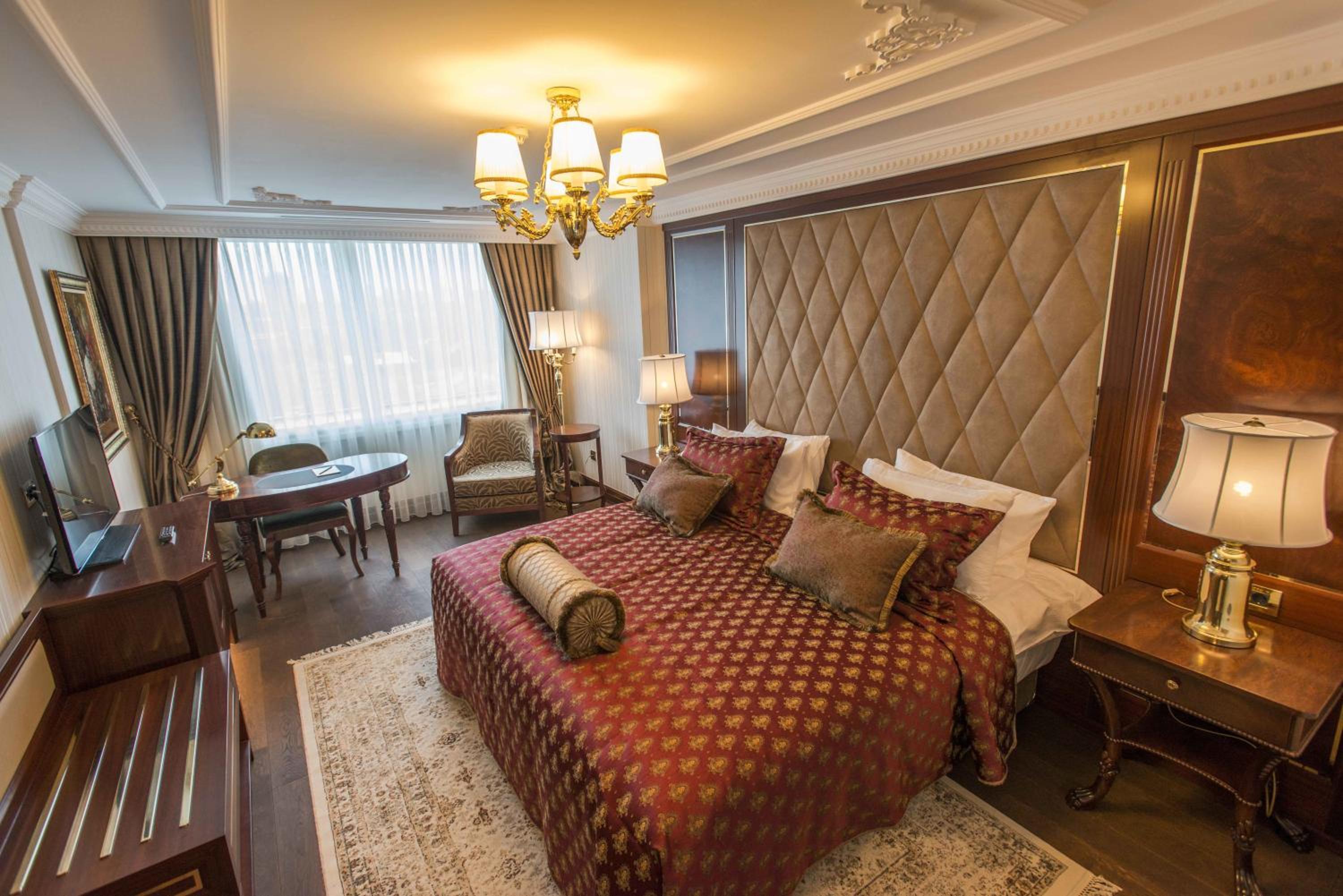 Corner Suite photo 3
