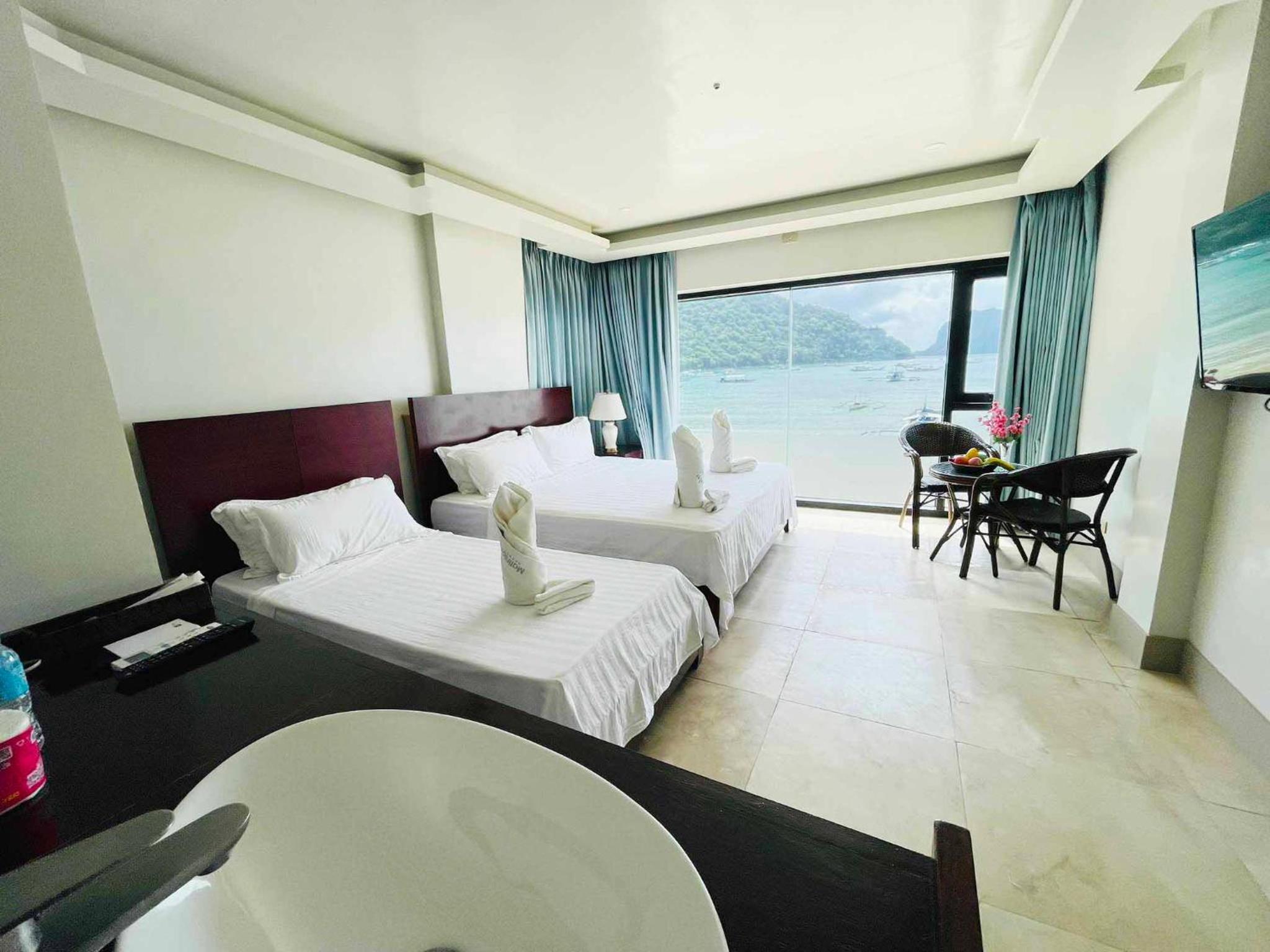 Family Room with Sea View photo 2