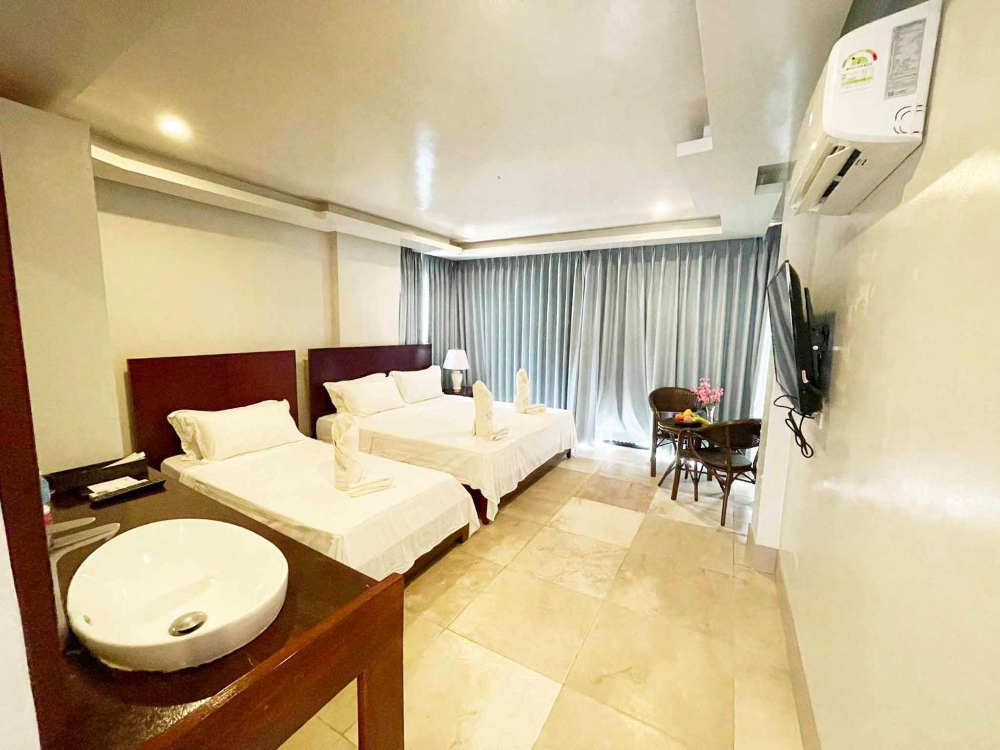 Family Room with Sea View photo 3