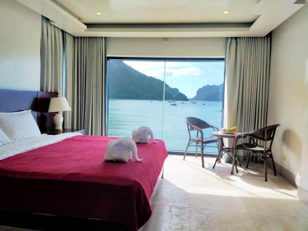 Deluxe Suite Sea View photo 2