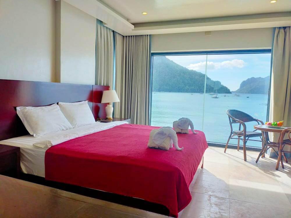 Deluxe Suite Sea View photo 1