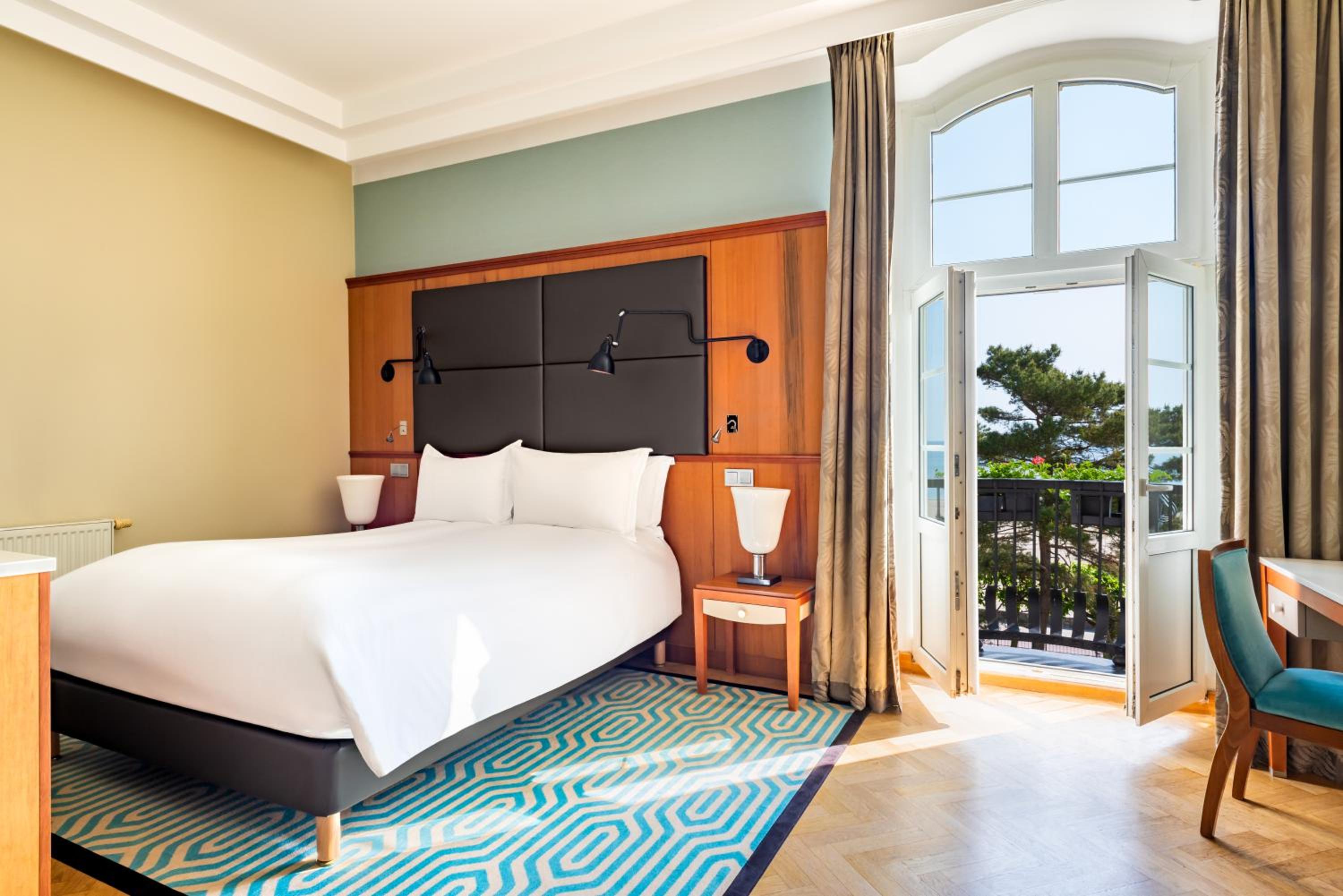 Luxury Double Room with Balcony - Sea Side