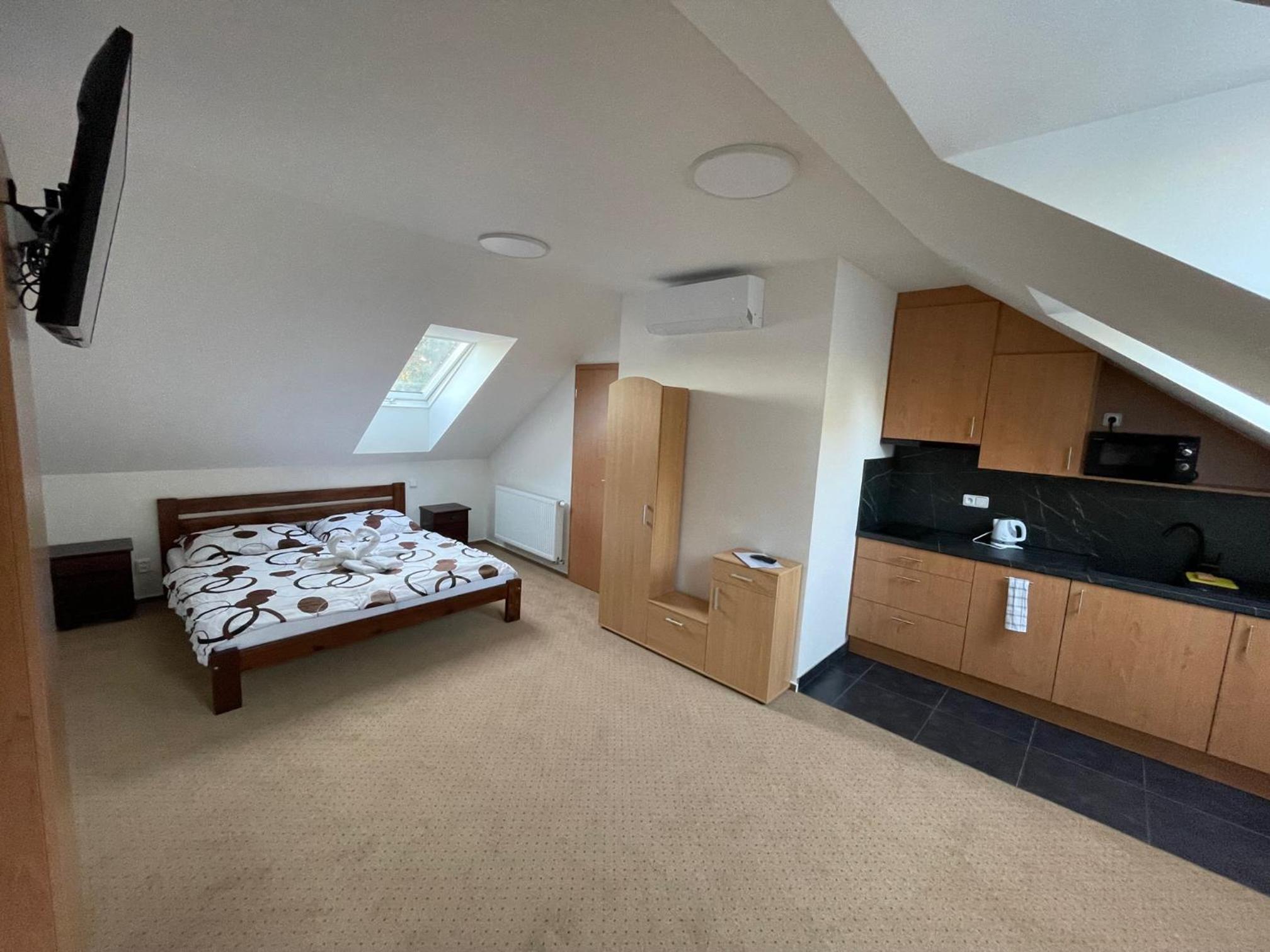 Standard Suite - Photo 4