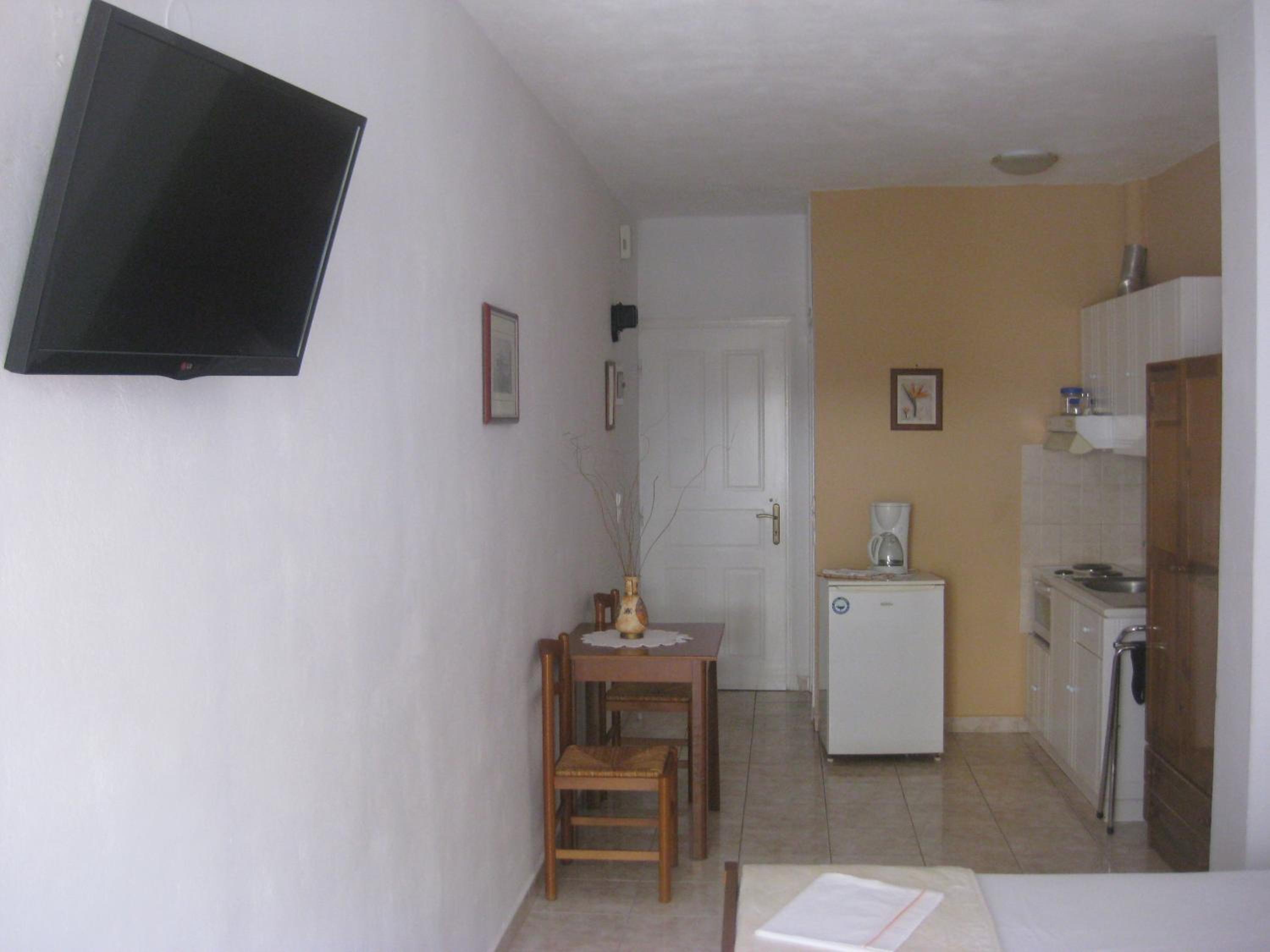 Studio with Balcony - Photo 32