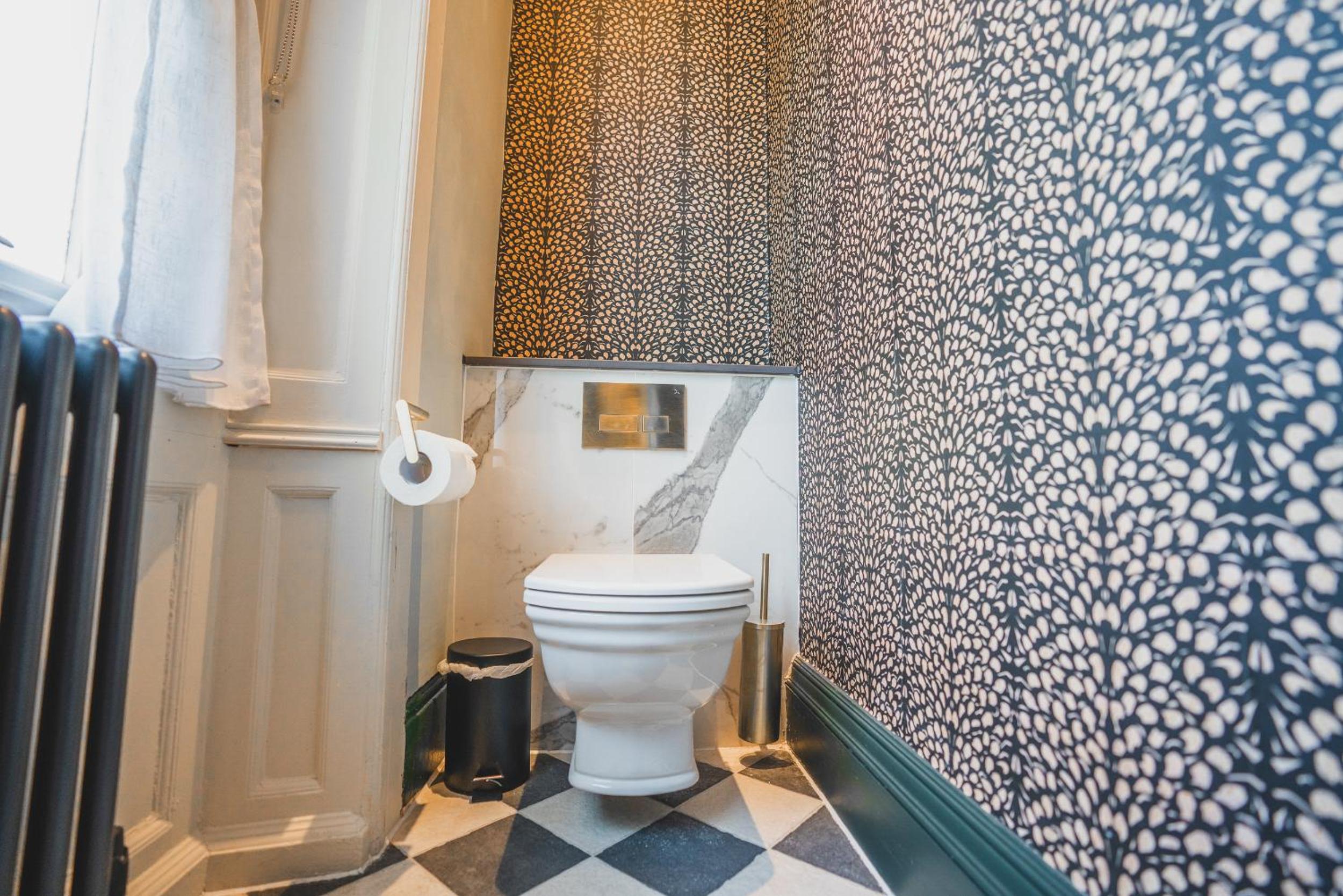 Deluxe King Room - Photo 4