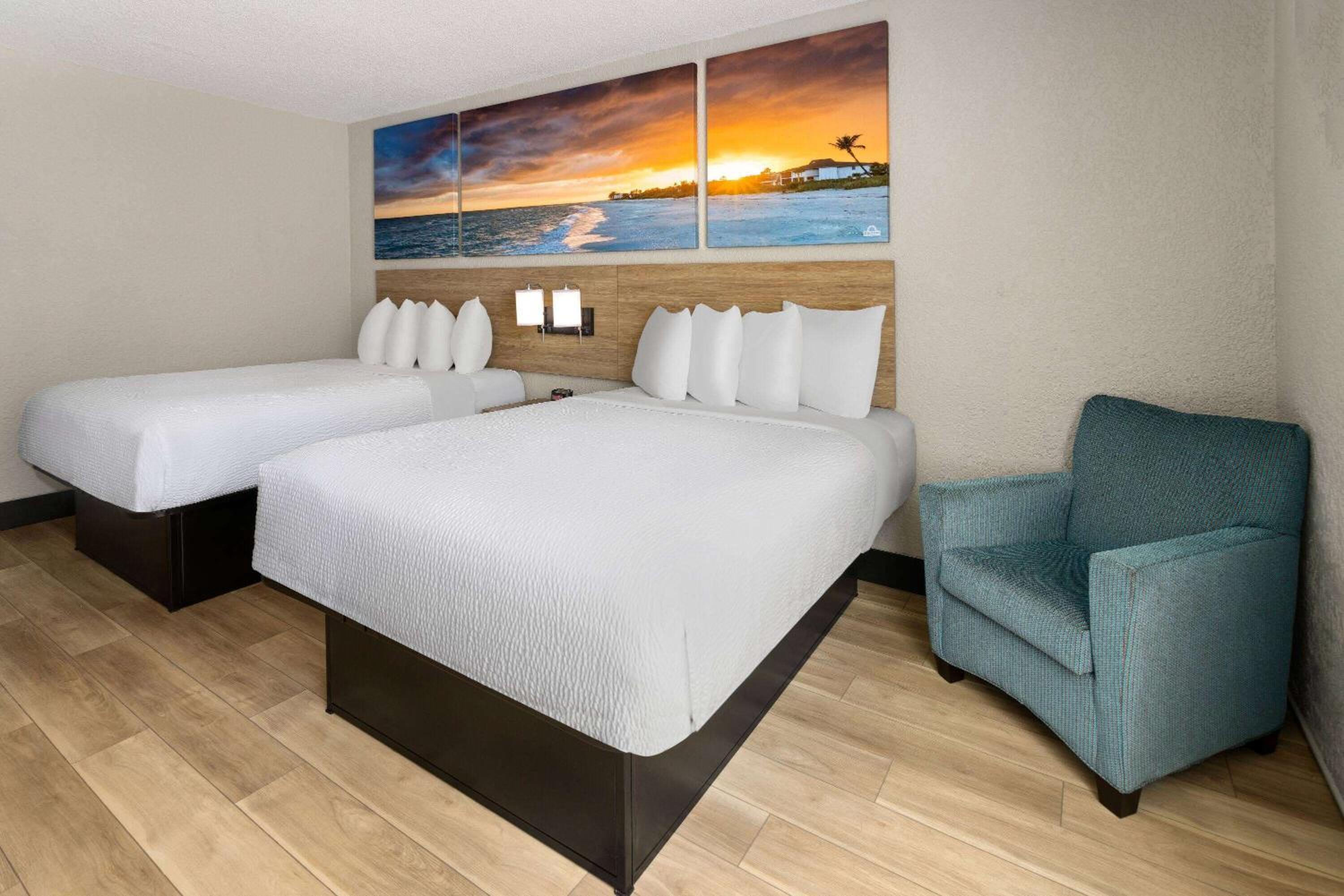 Deluxe Queen Room with Two Queen Beds - Non-Smoking - Photo 1
