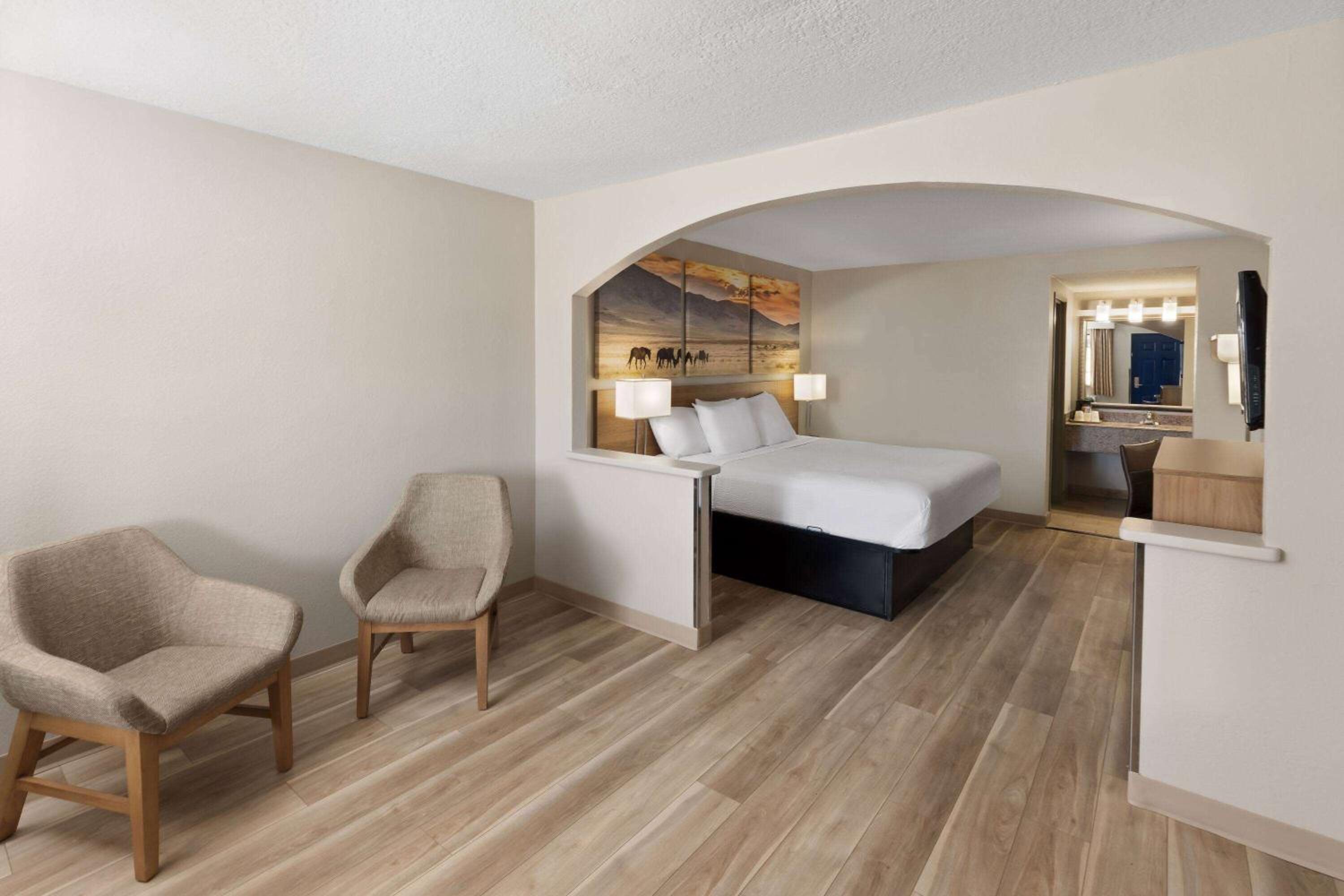 King Room - Disability Access/Non-Smoking - Photo 2