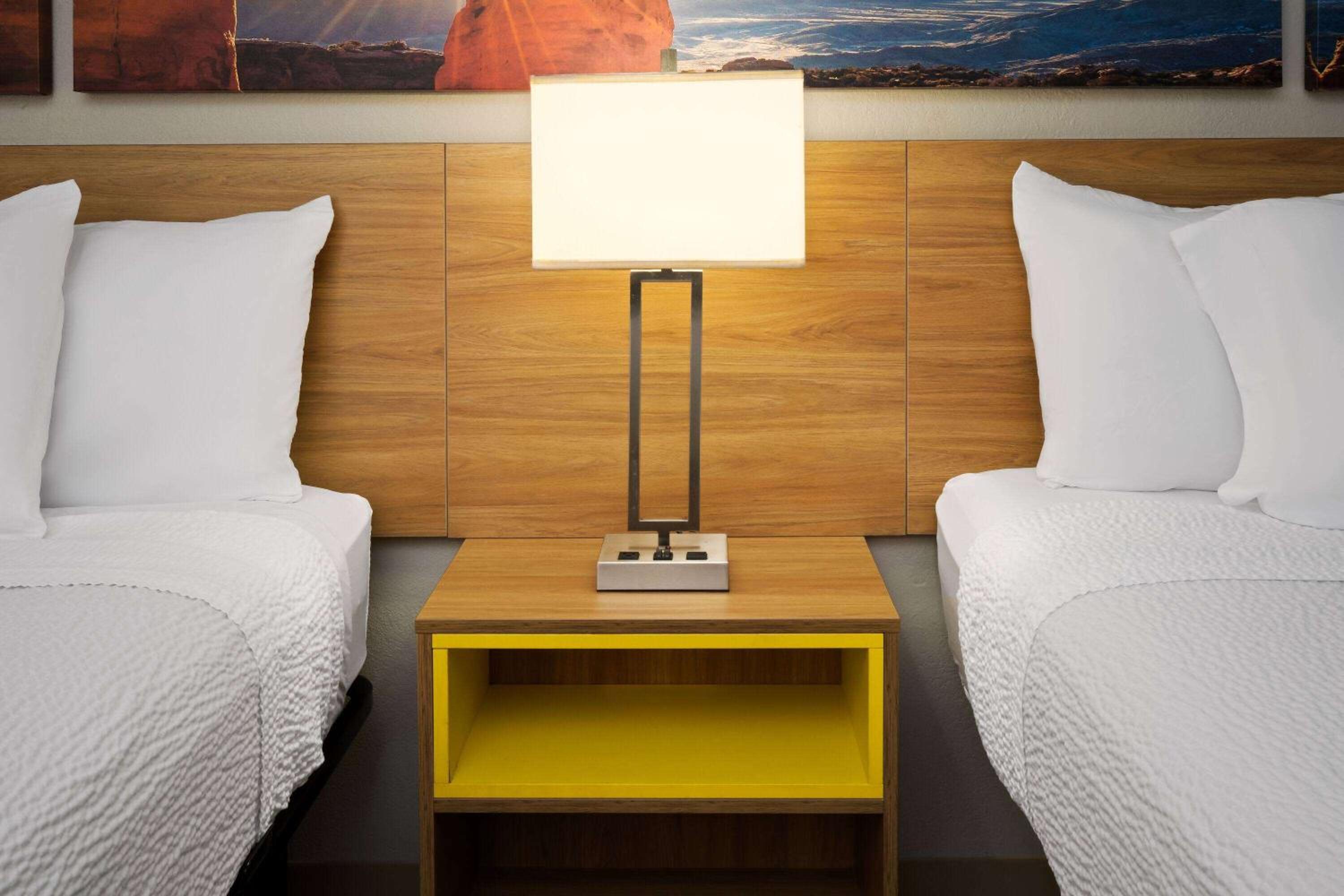 Deluxe Queen Room with Two Queen Beds - Non-Smoking - Photo 1