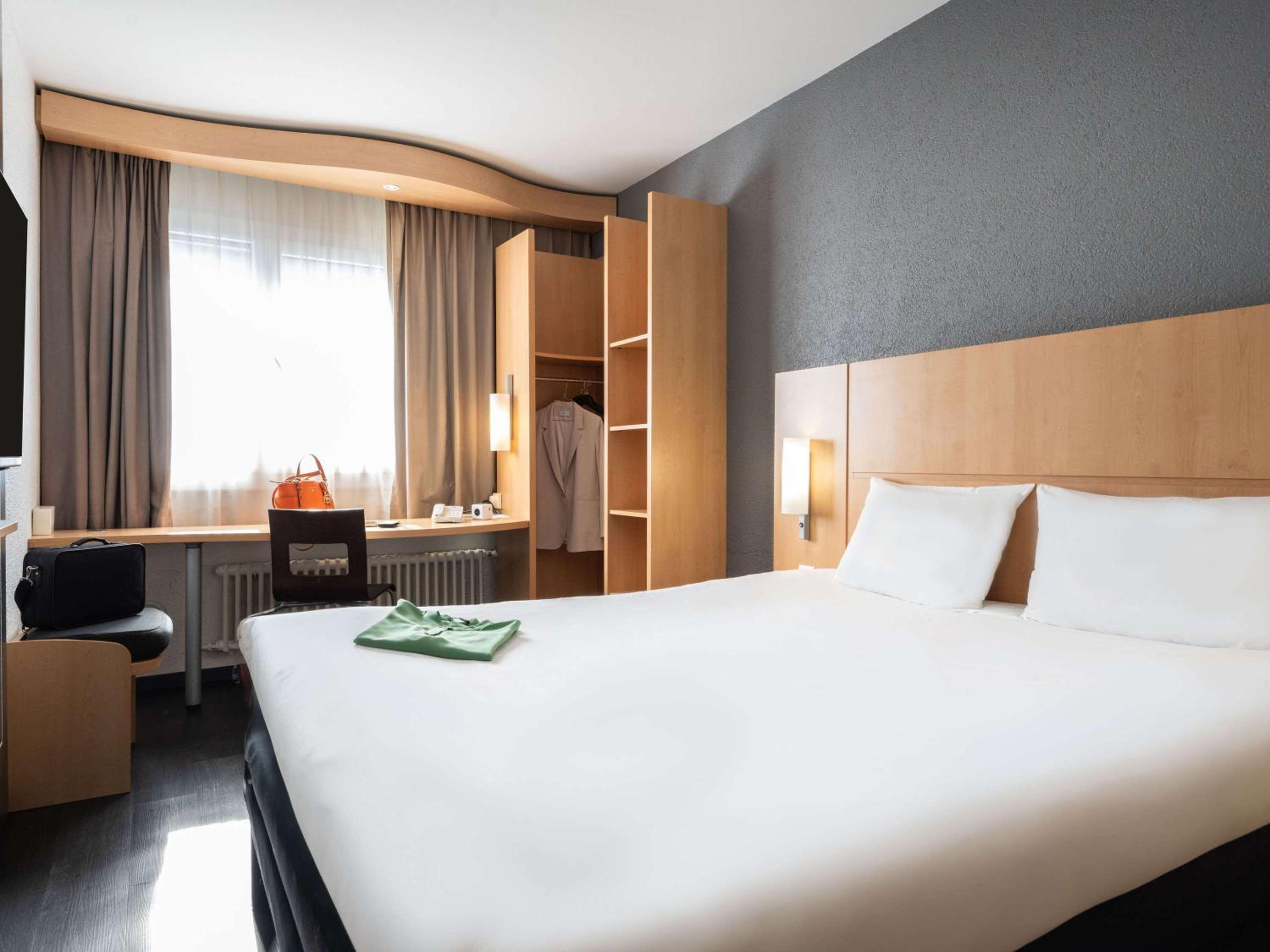 Standard Double Room - Photo 8
