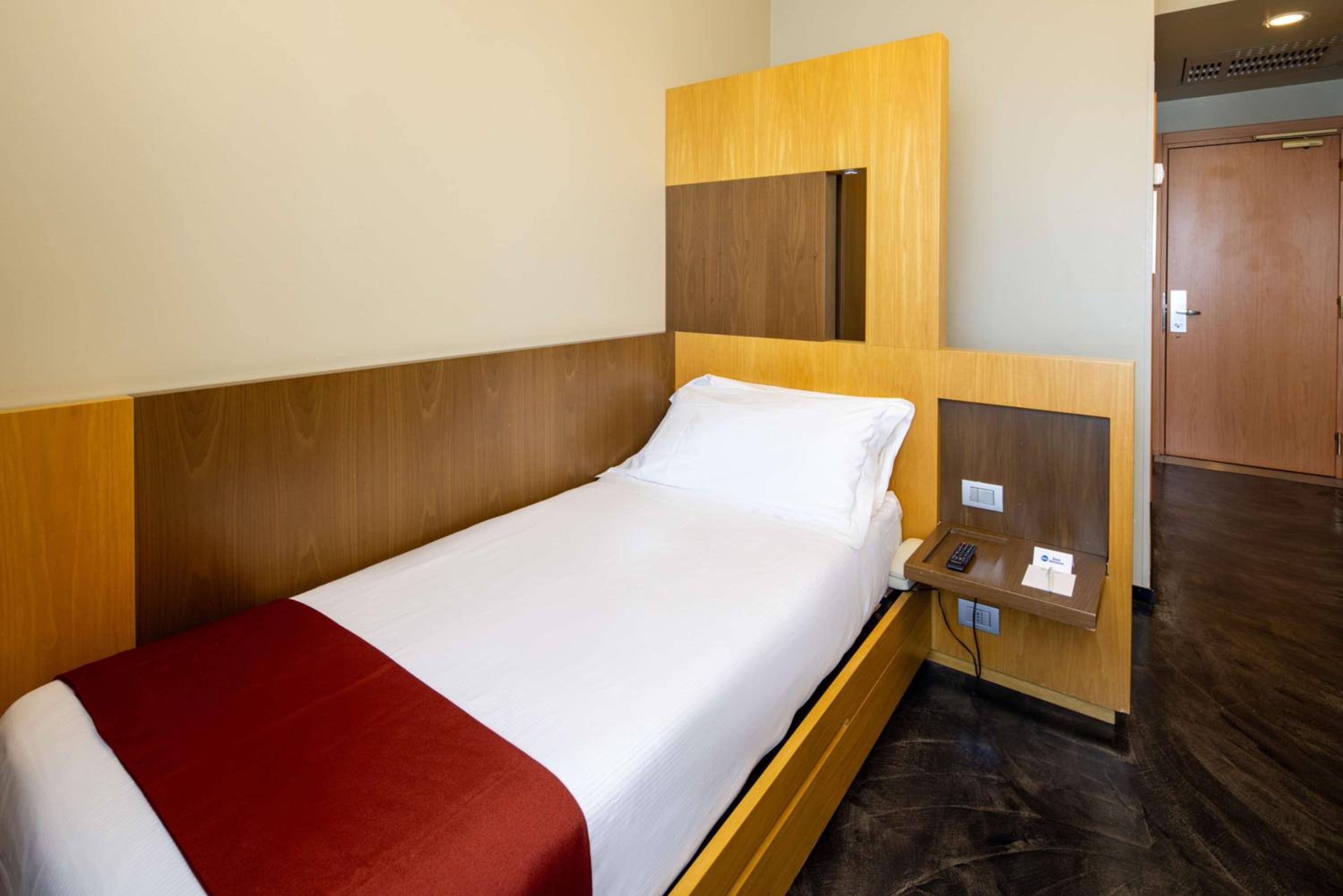 Standard Single Room - Non-Smoking