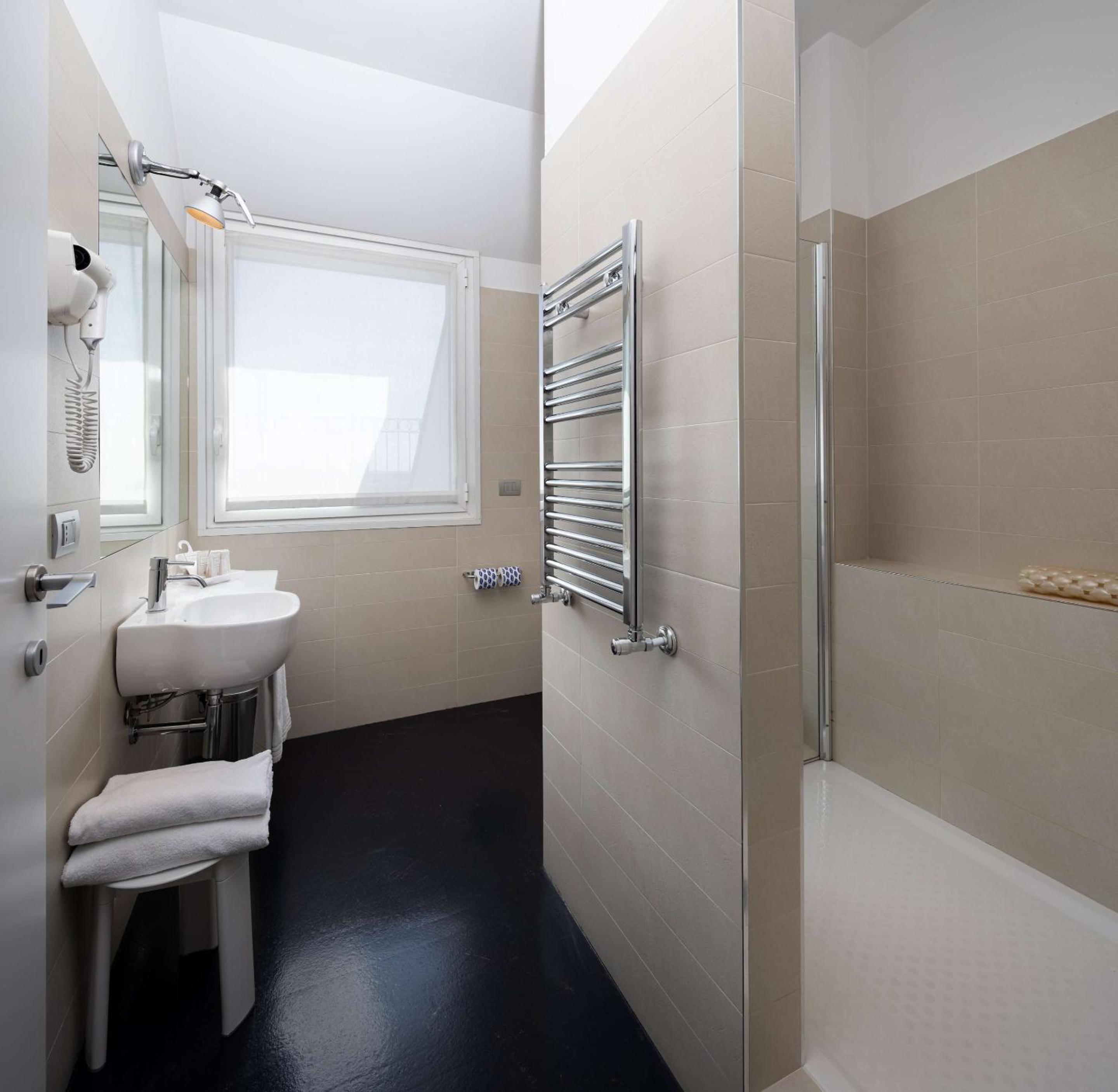 Comfort Queen Room - Non-Smoking