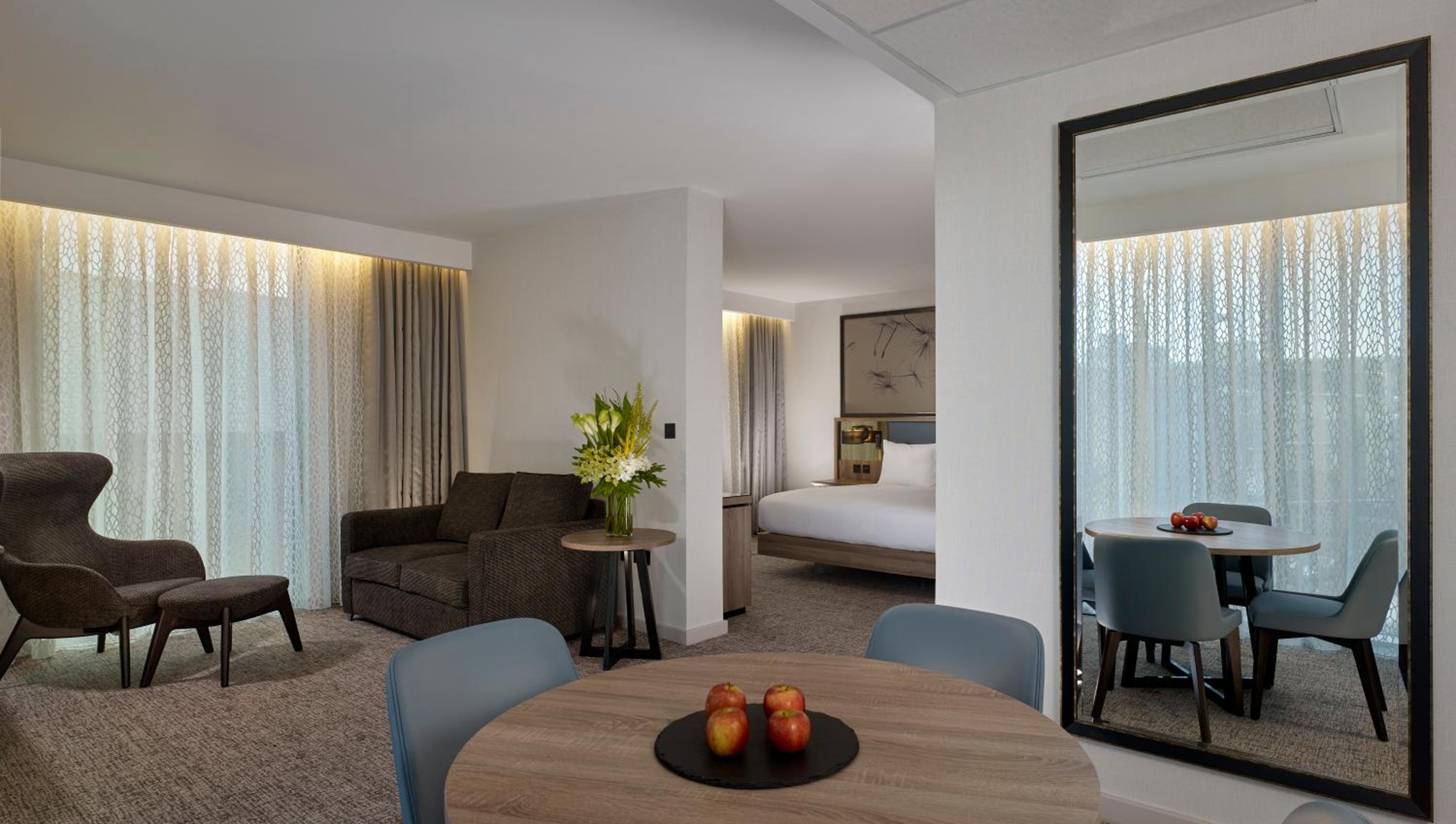 One-Bedroom King Suite with City View - Photo 1