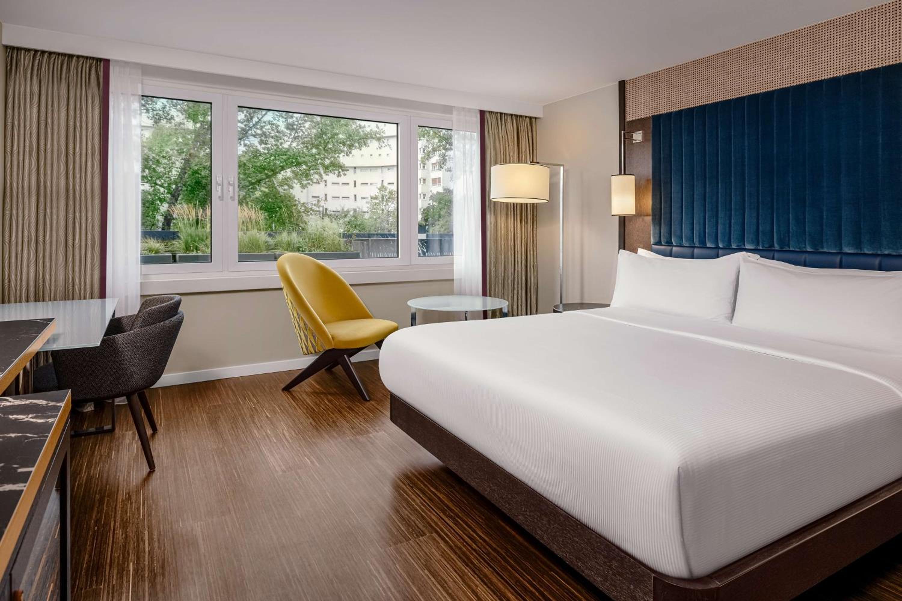 King Room - Mobility Accessible - Photo 1